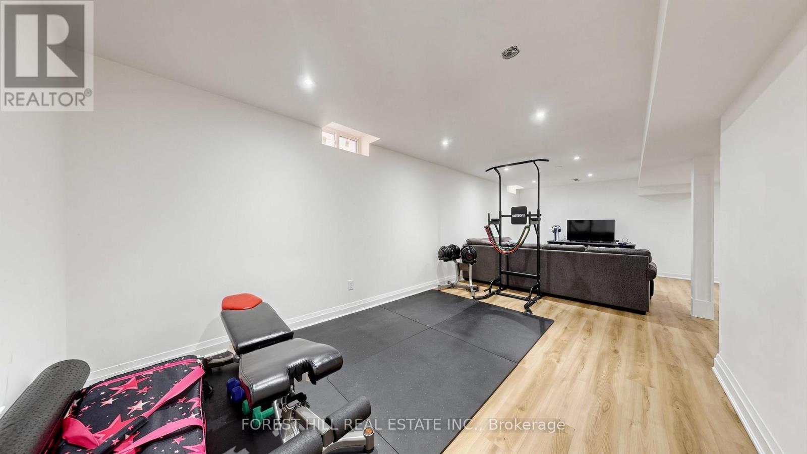 19 ROMANO CRESCENT - 43