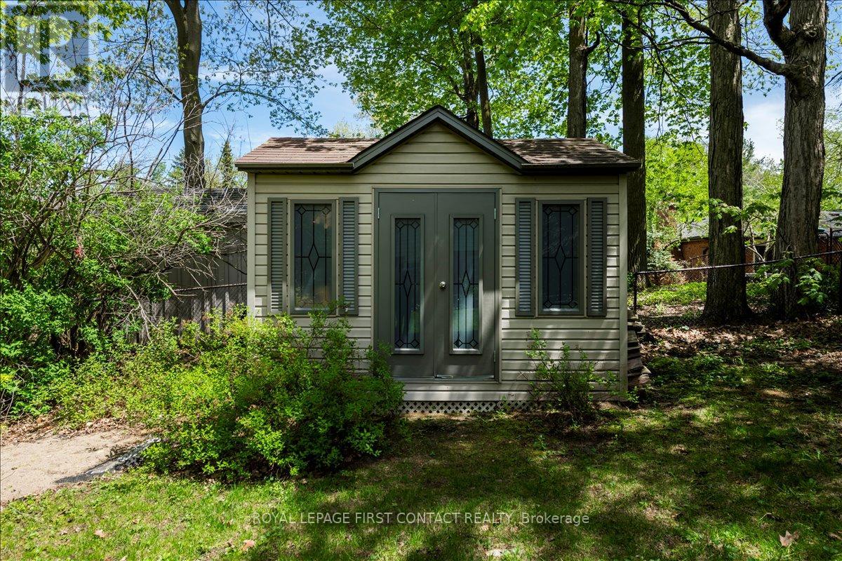 11 FORESTWOOD LANE - 39