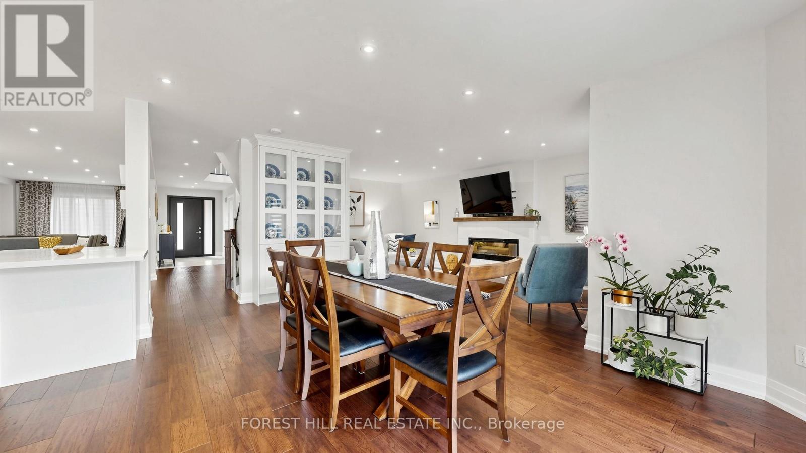 19 ROMANO CRESCENT - 18