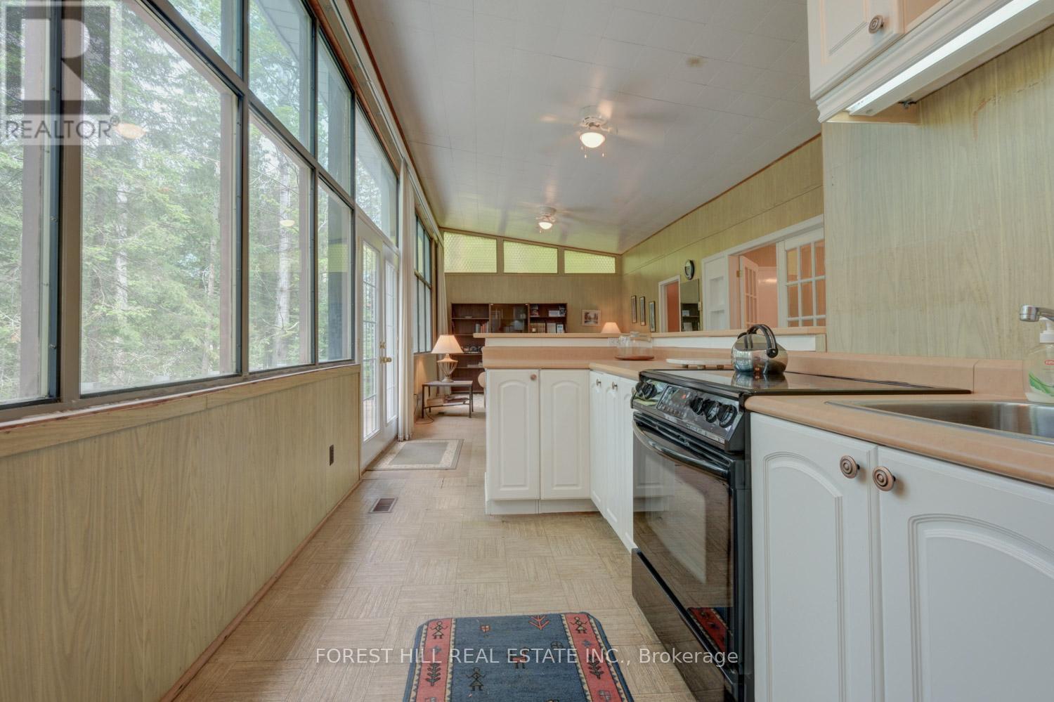 49 LESLIE STREET - 12