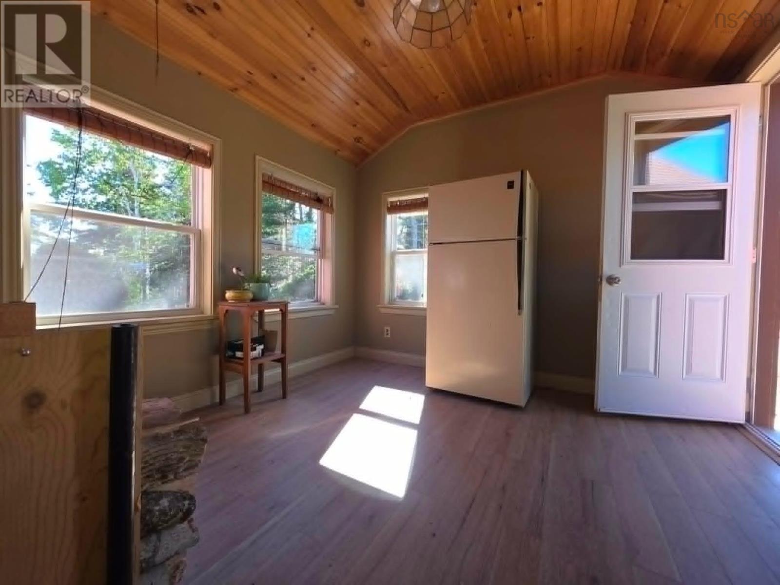 251 Bayview Drive - 14