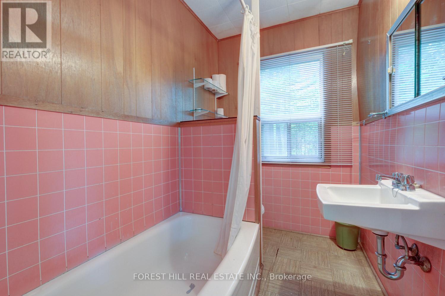 49 LESLIE STREET - 25