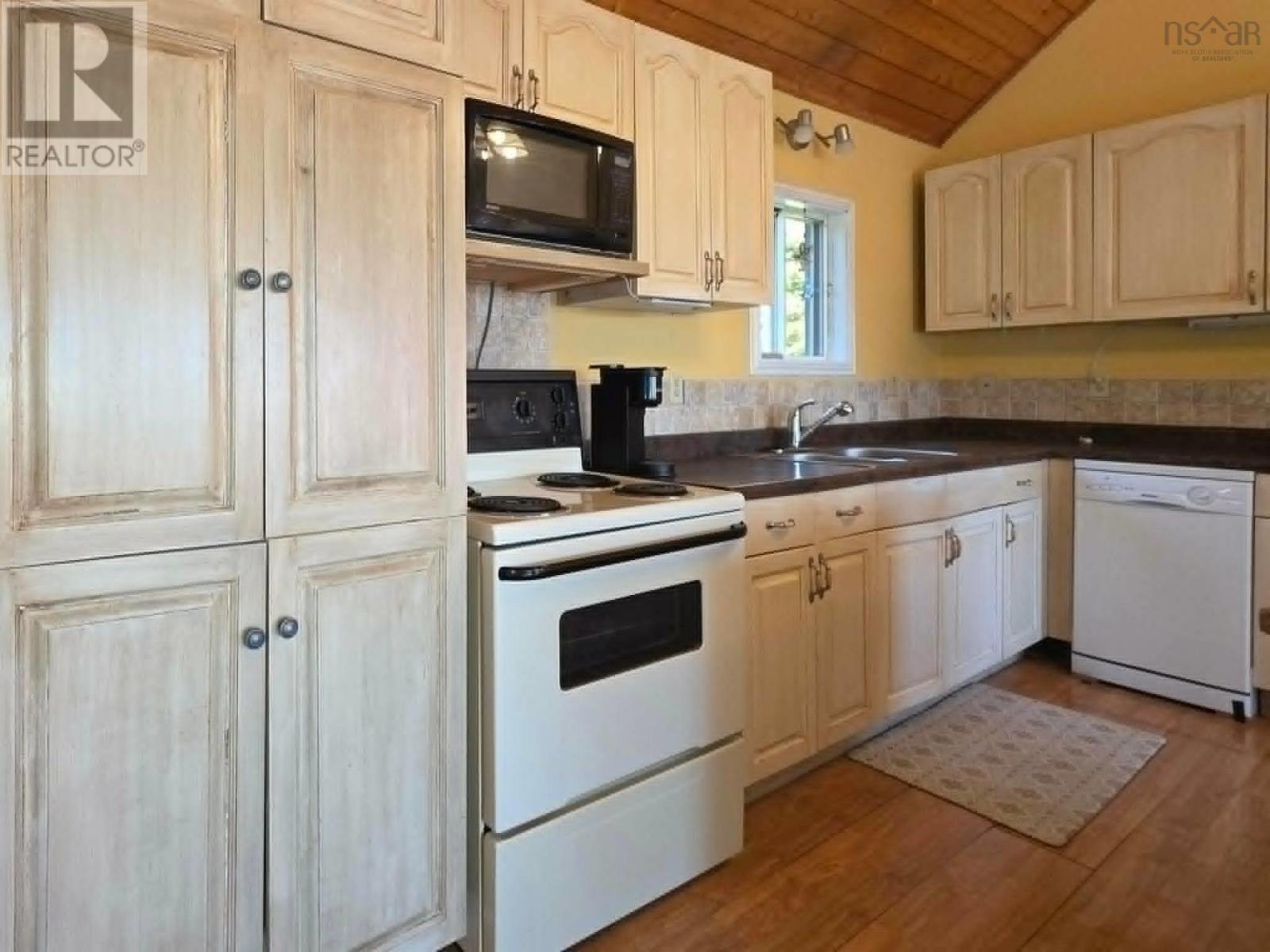 251 Bayview Drive - 31