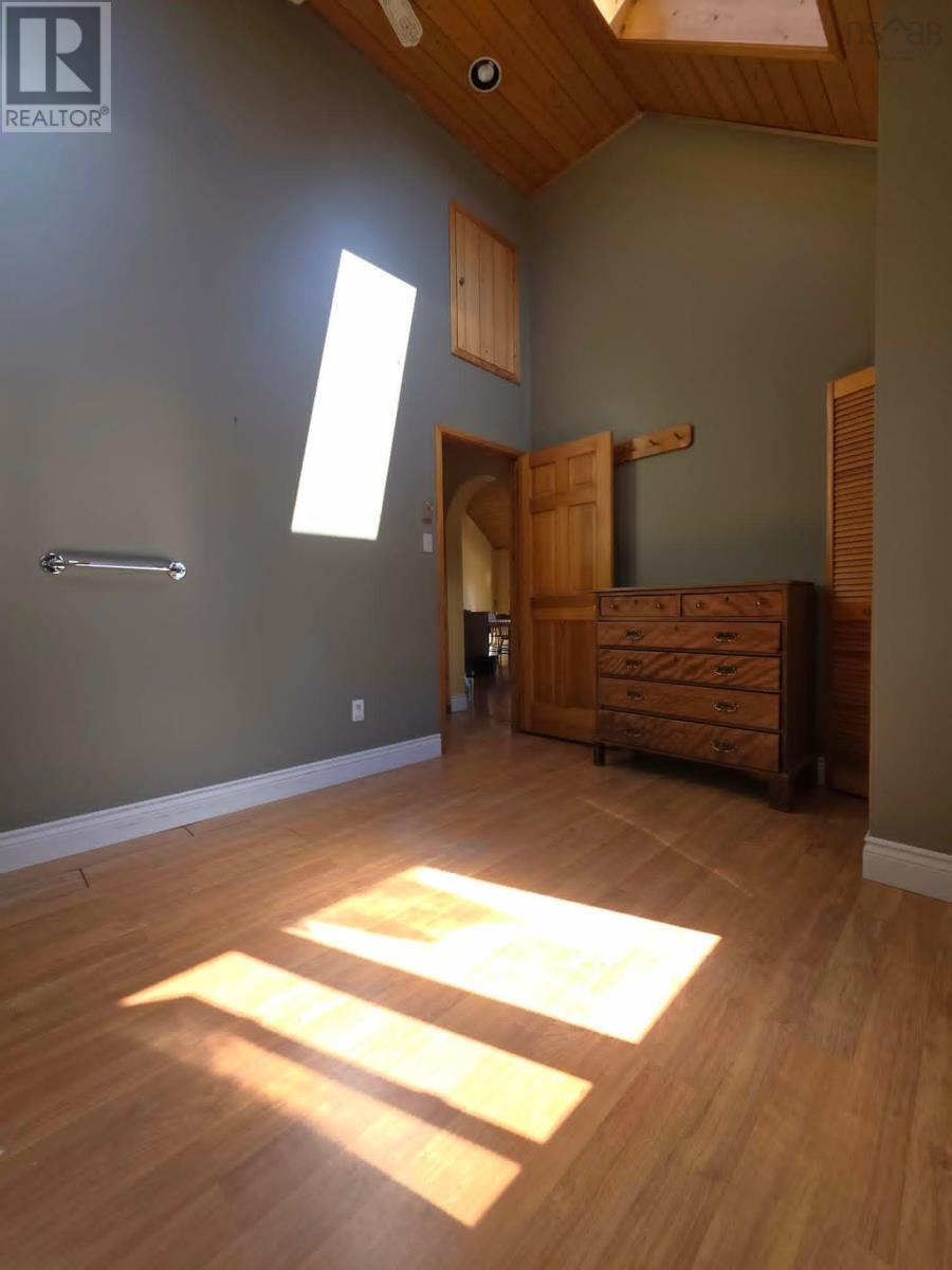 251 Bayview Drive - 33