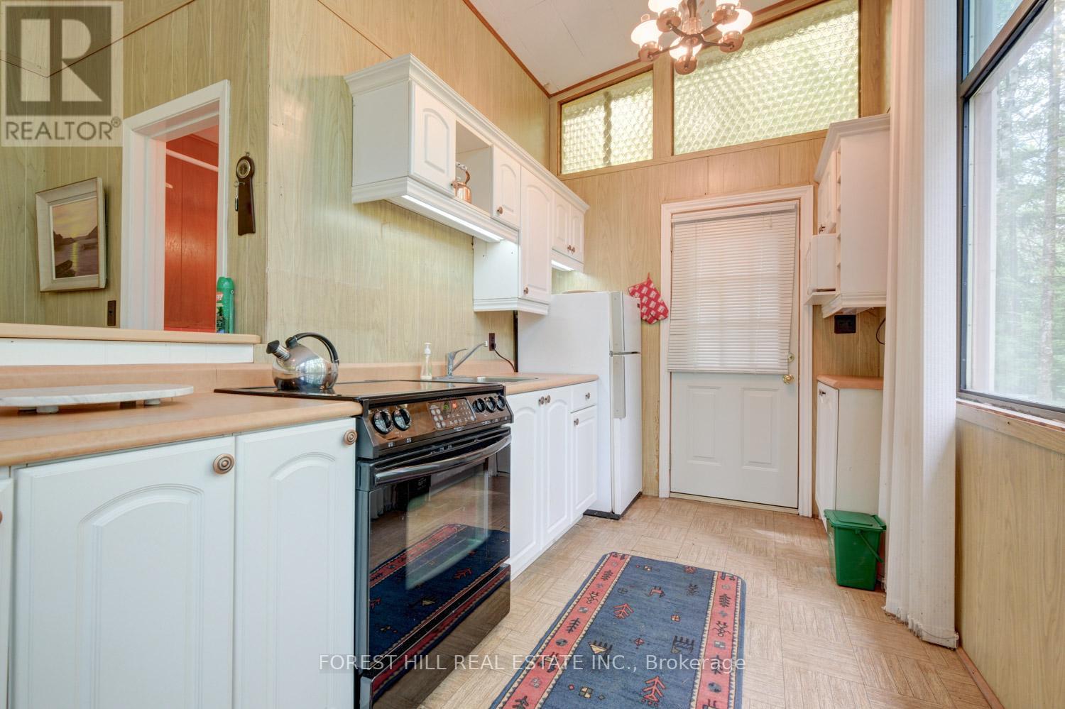 49 LESLIE STREET - 11
