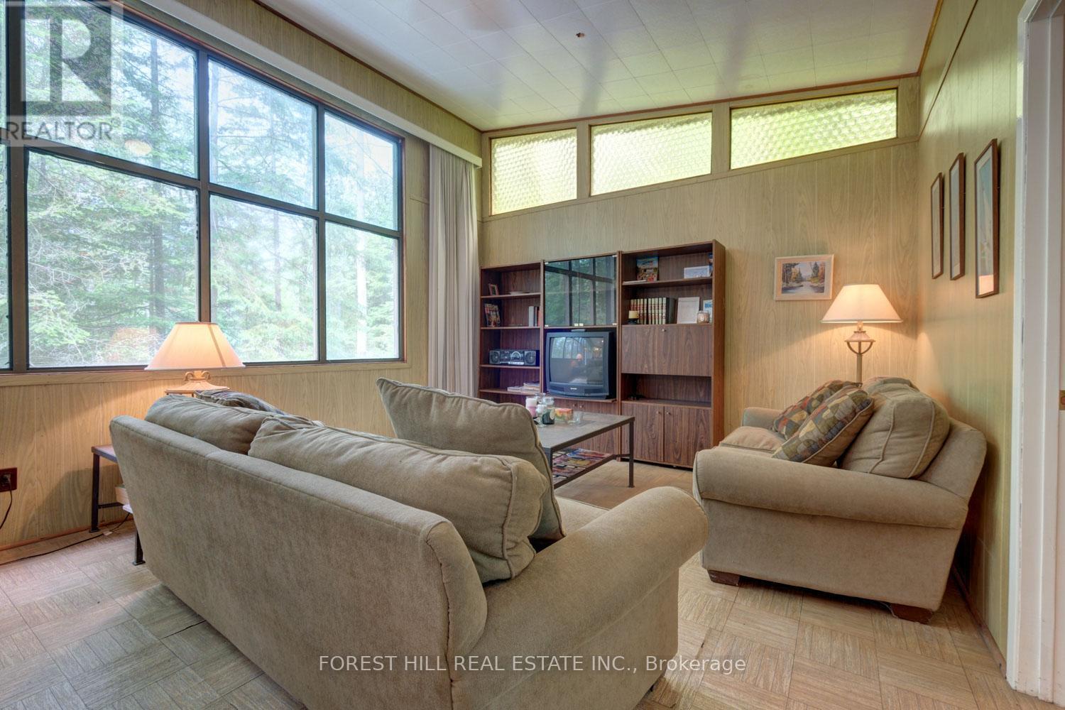 49 LESLIE STREET - 15