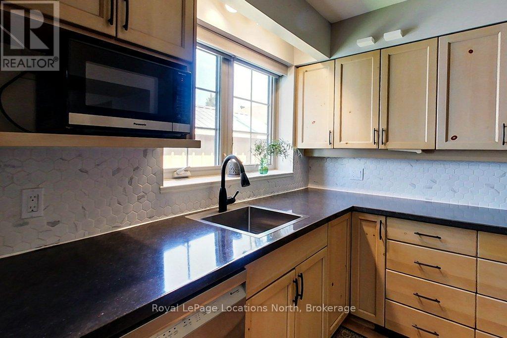 115 ROBINSON STREET - 15