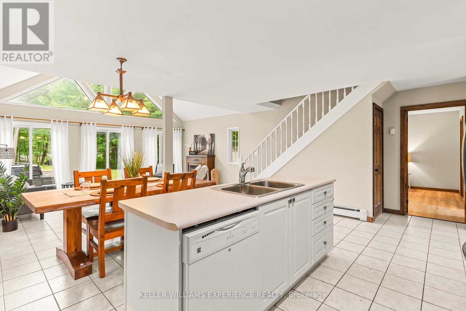 7516 ISLAND CRESCENT W - 11
