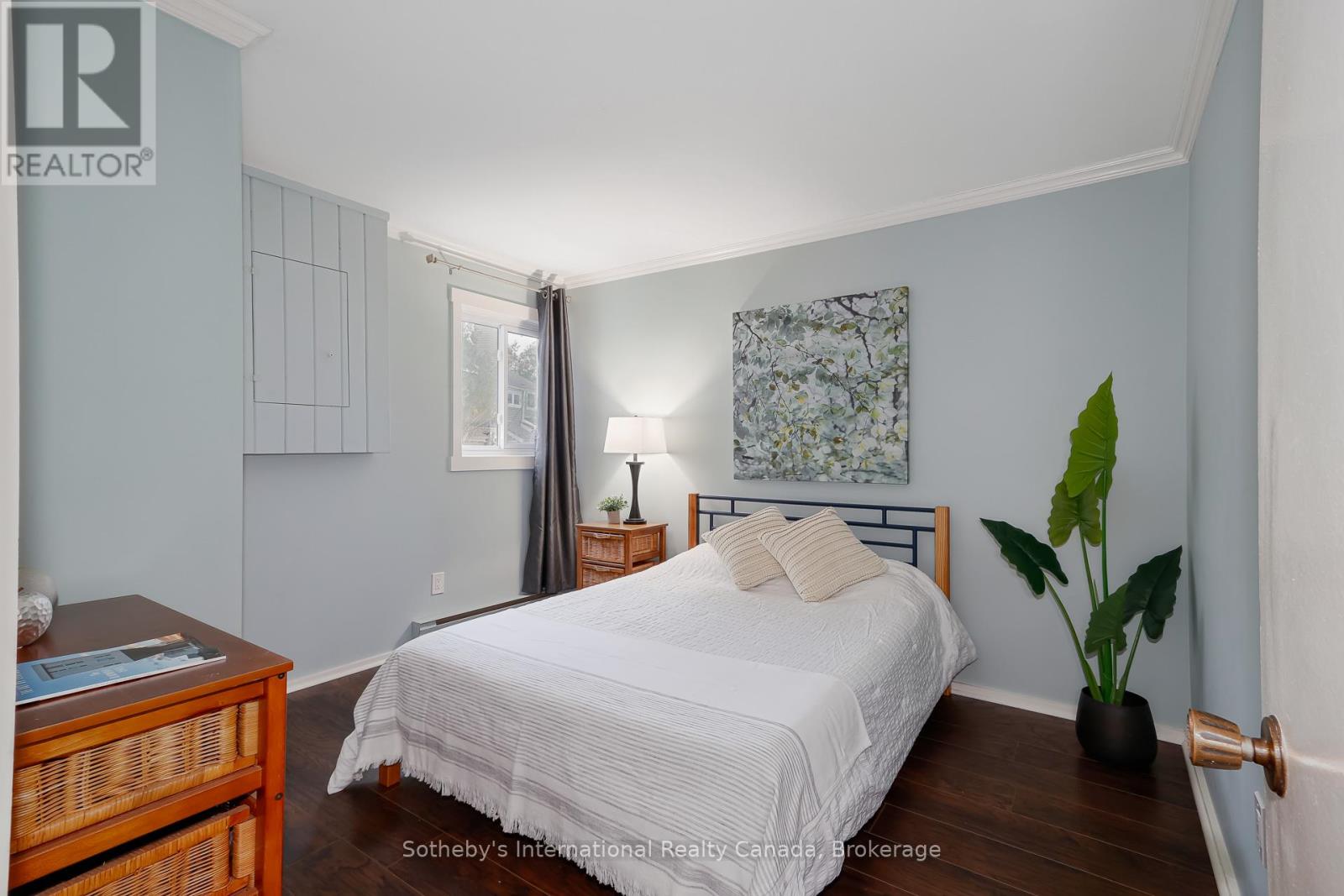 #214 214 ESCARPMENT CRESCENT - Image 12
