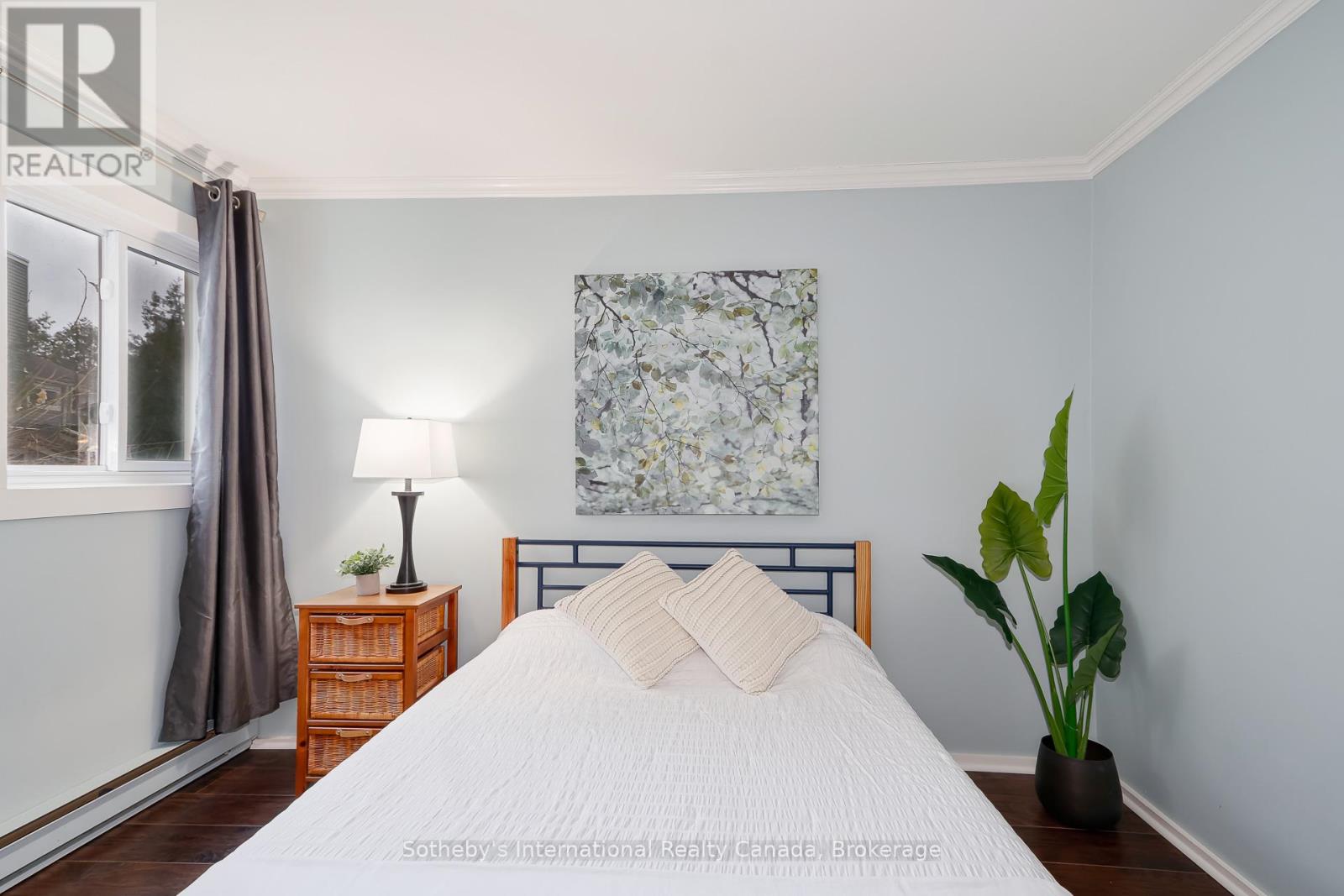 #214 214 ESCARPMENT CRESCENT - Image 13