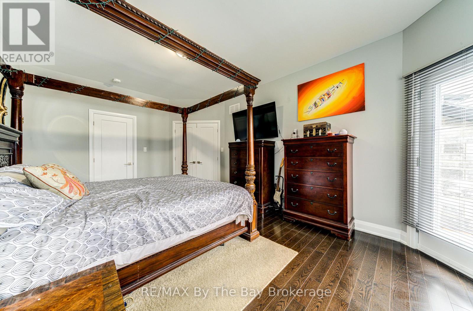 16 WALNUT DRIVE - 21