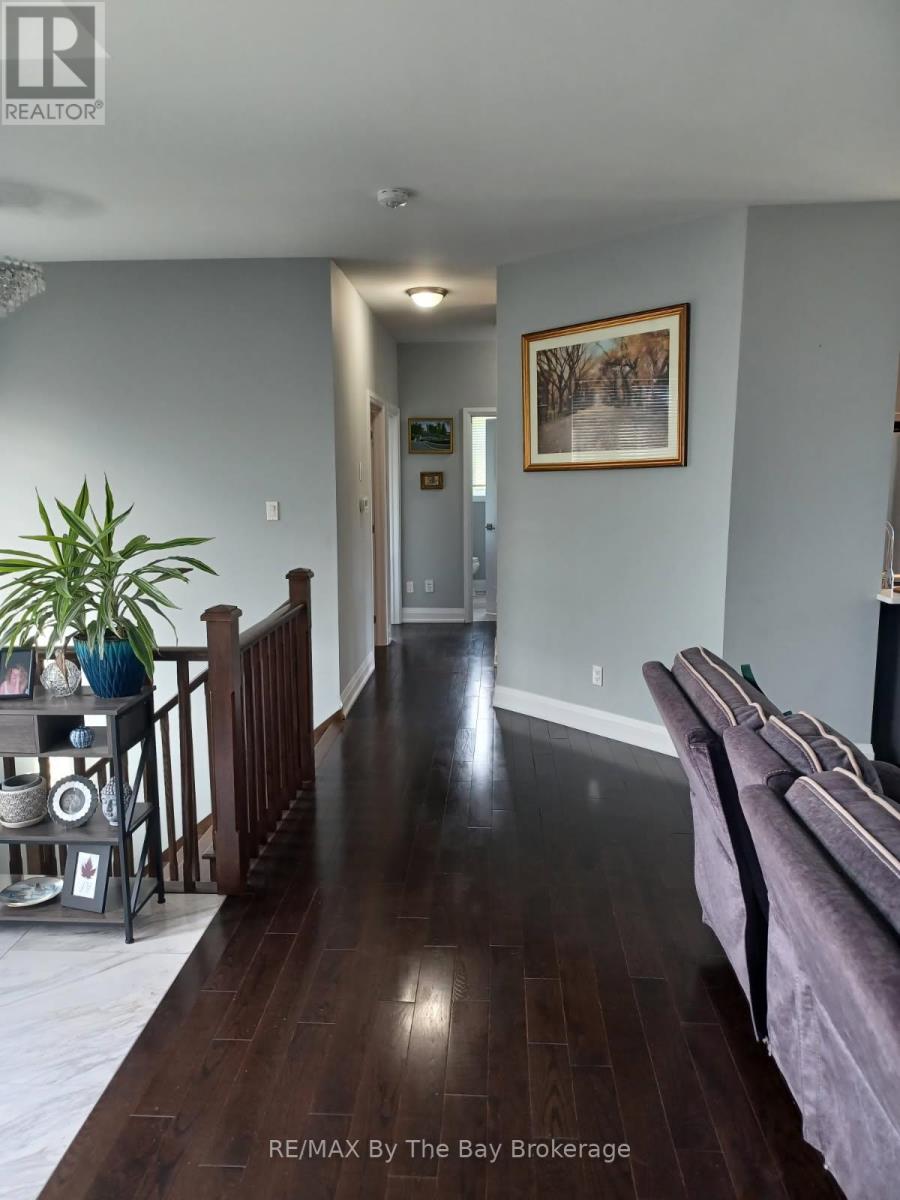 16 WALNUT DRIVE - 44