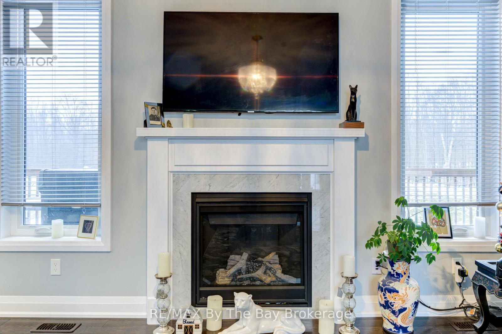 16 WALNUT DRIVE - 8