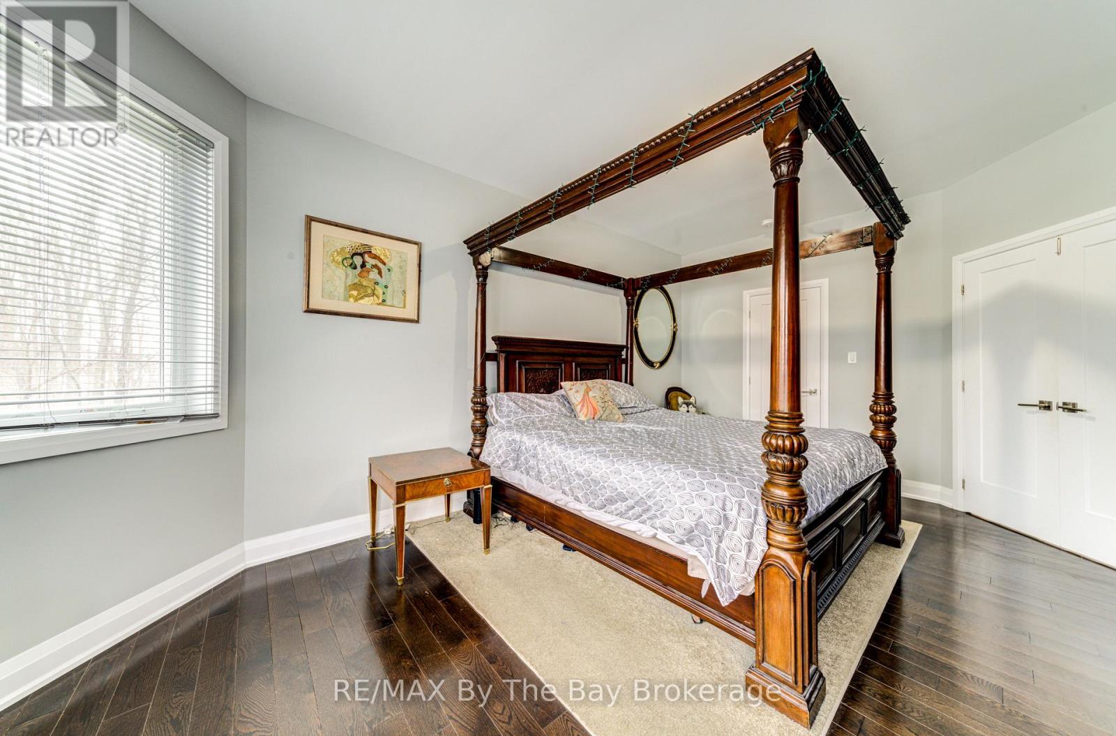 16 WALNUT DRIVE - 22