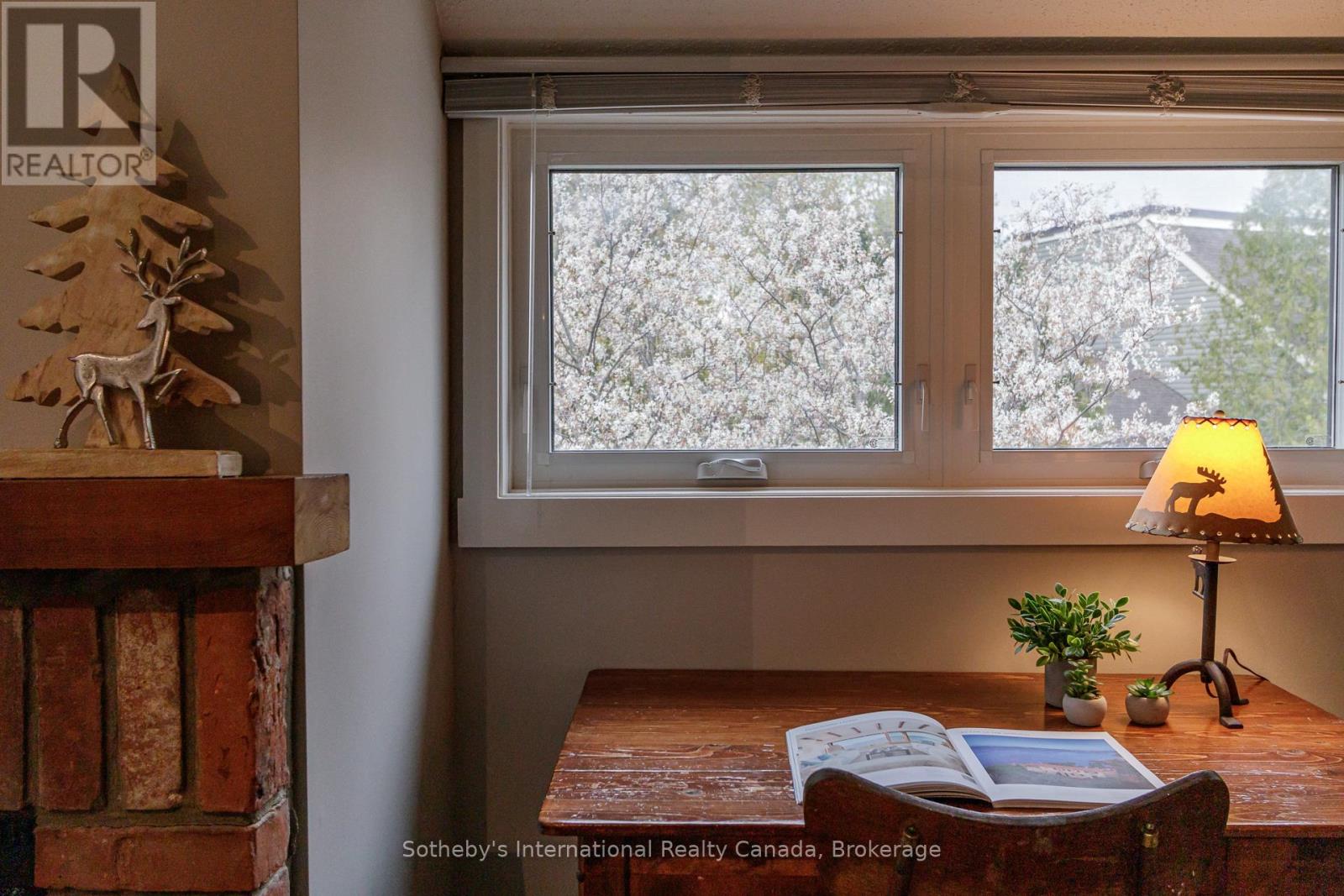 #214 214 ESCARPMENT CRESCENT - Image 8