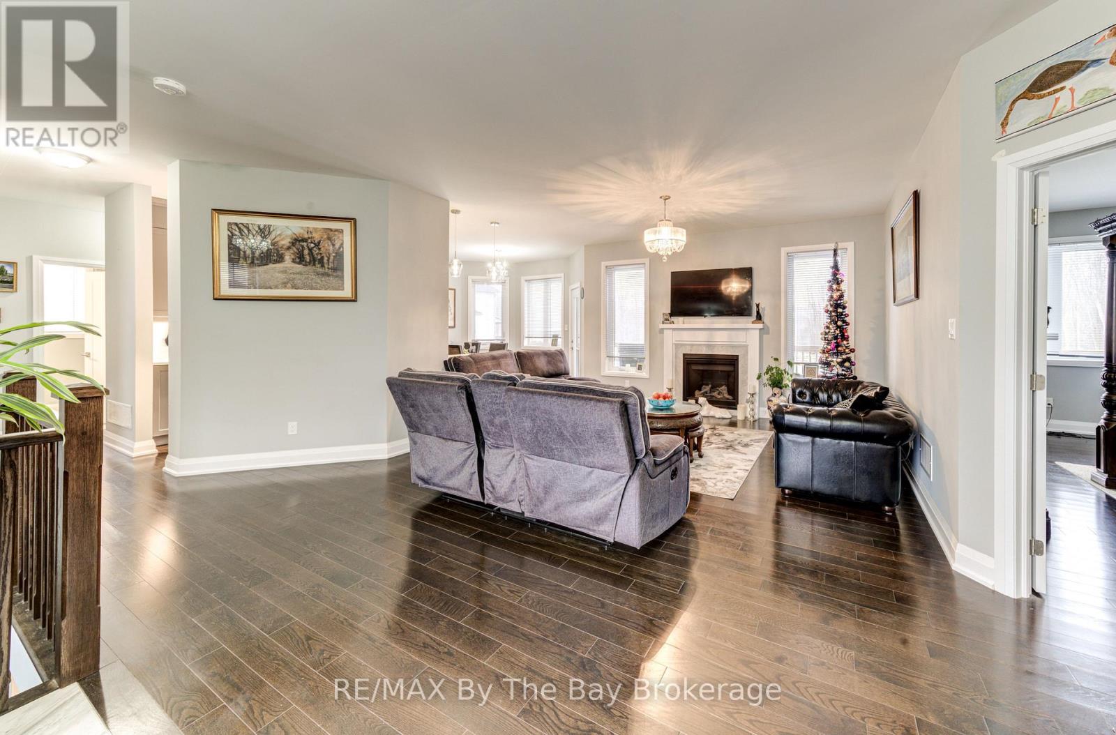 16 WALNUT DRIVE - 4