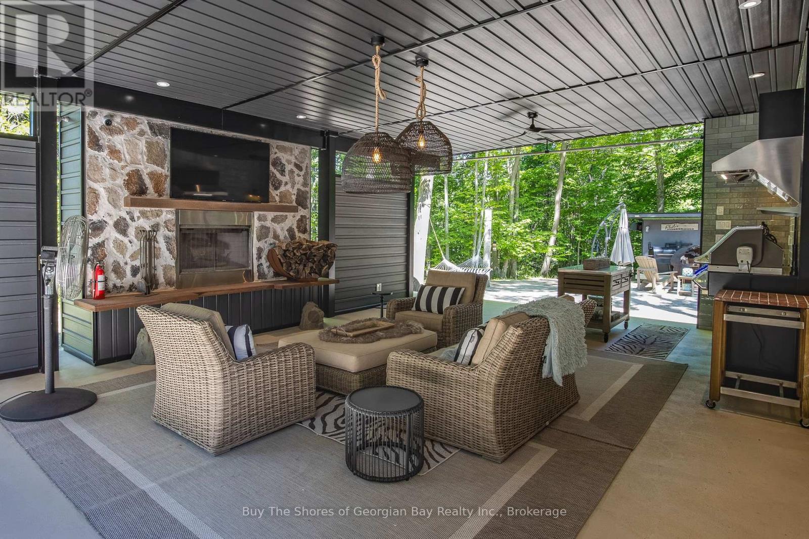 40 POLISH AVENUE - Image 39