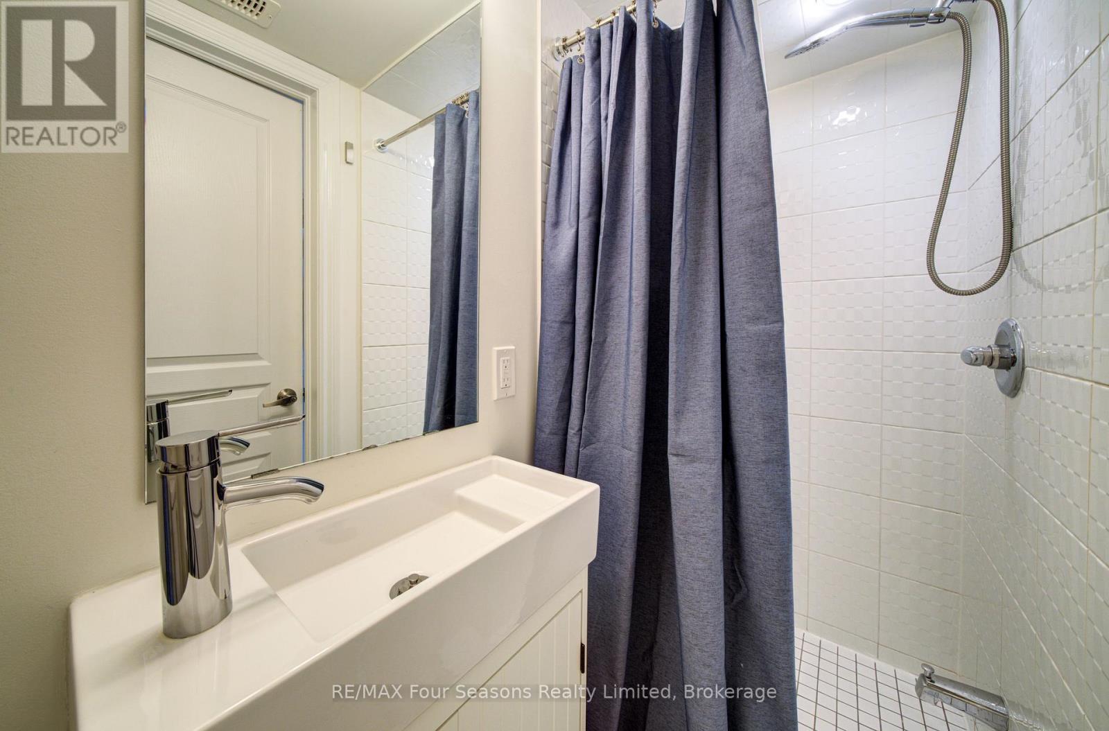 #104 5 ANCHORAGE CRESCENT - 23