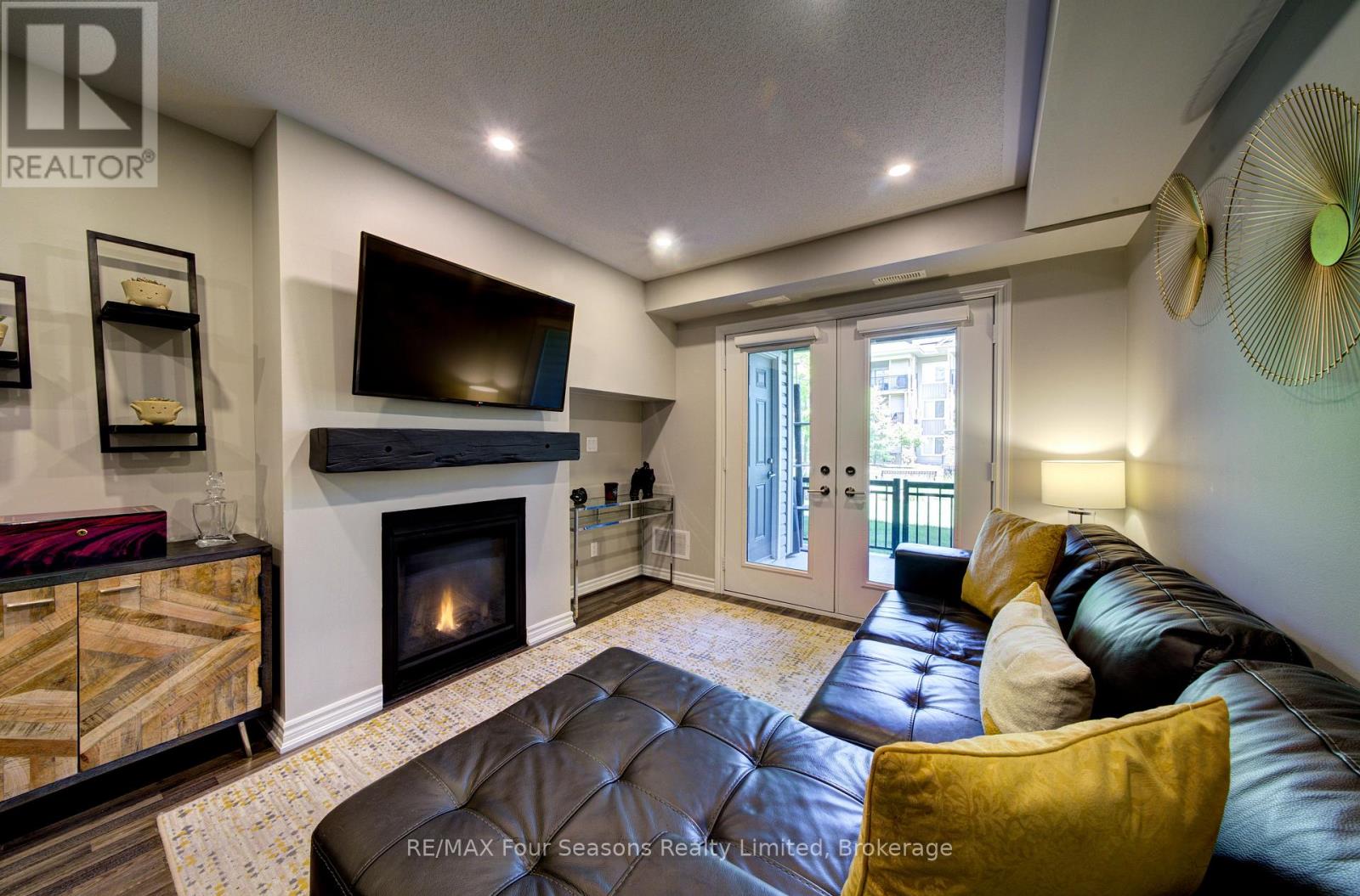 #104 5 ANCHORAGE CRESCENT - 21