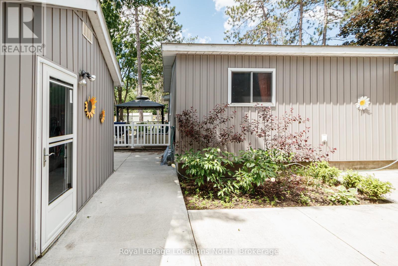 5 GOLF AVENUE E - 21