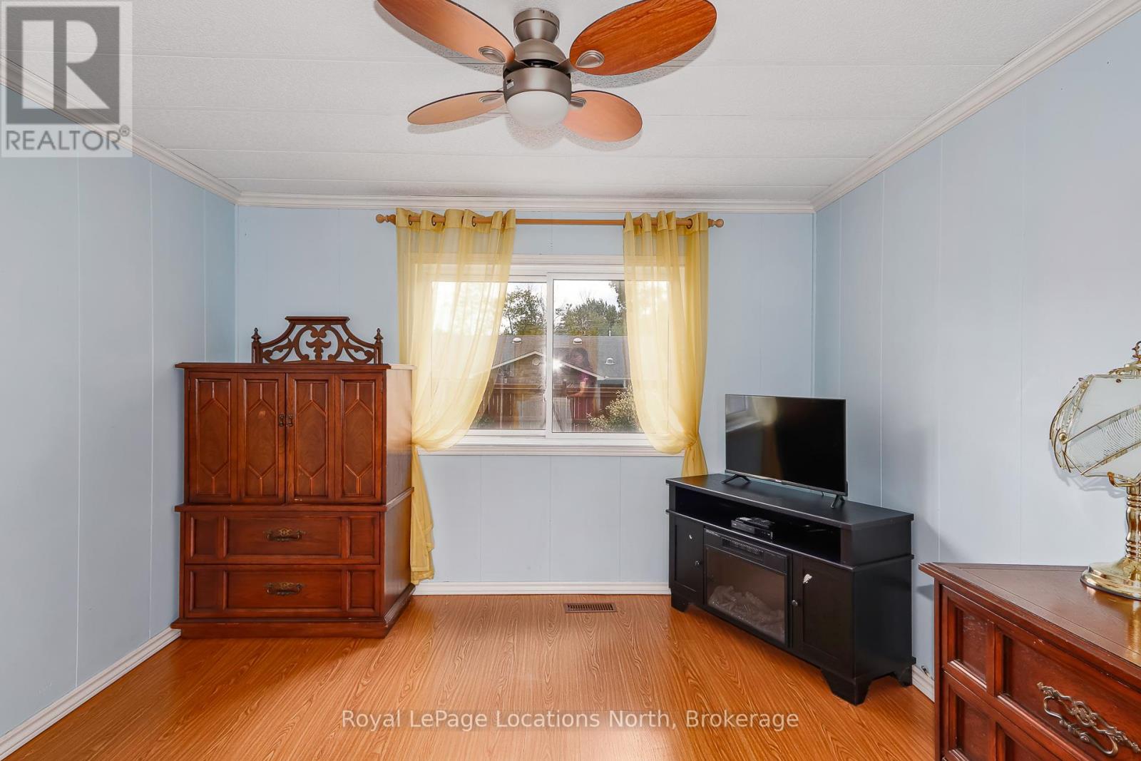 5 GOLF AVENUE E - 16