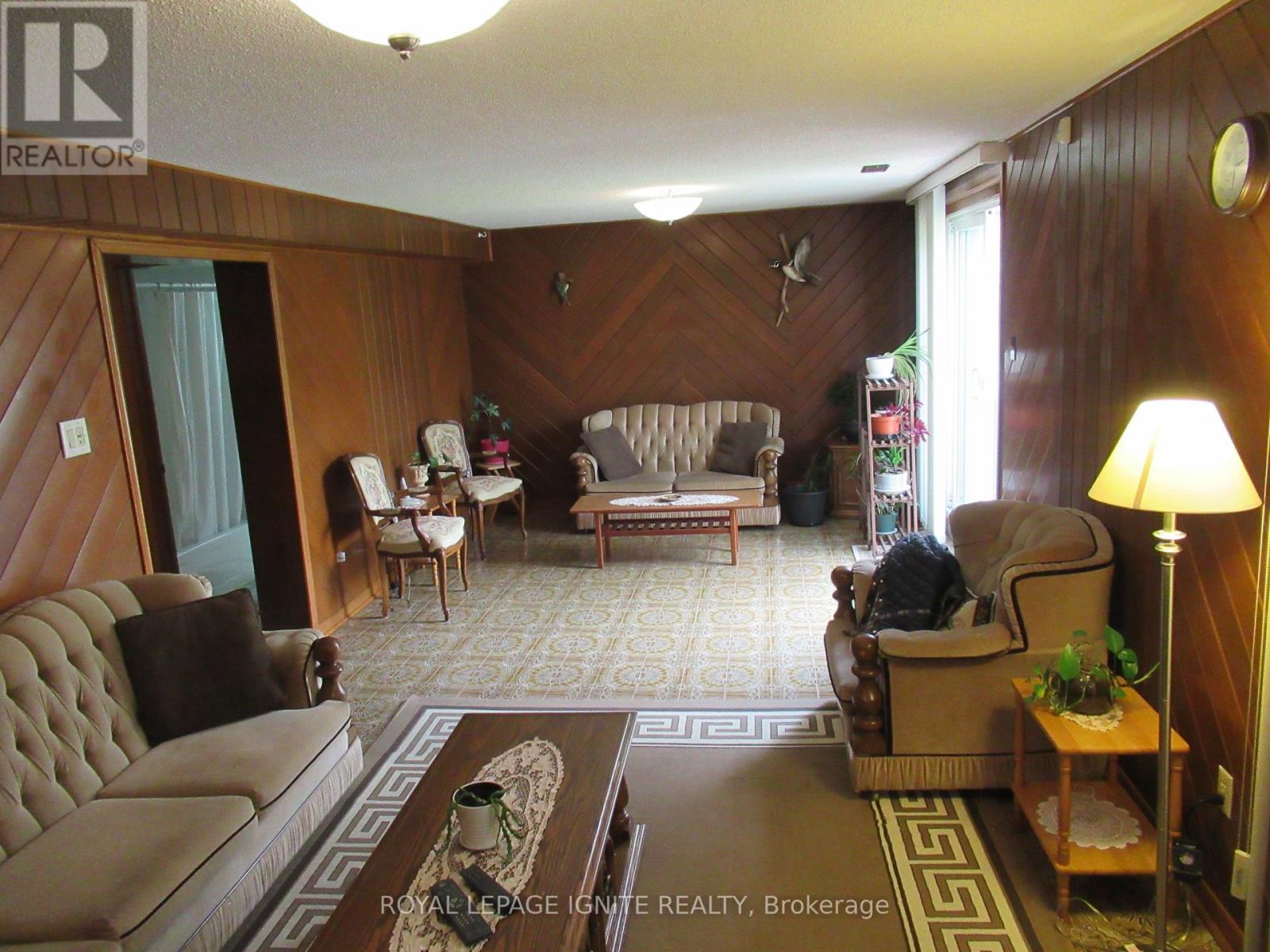 8 NEWLOVE COURT - 14