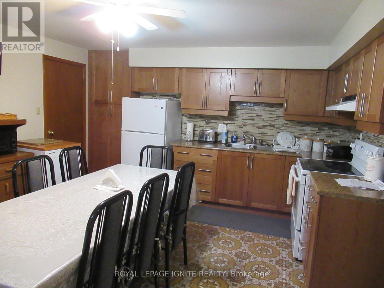 8 NEWLOVE COURT - 21