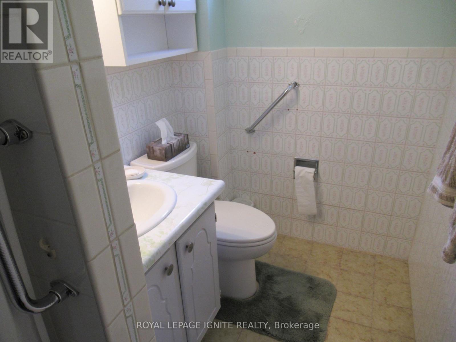 8 NEWLOVE COURT - 16