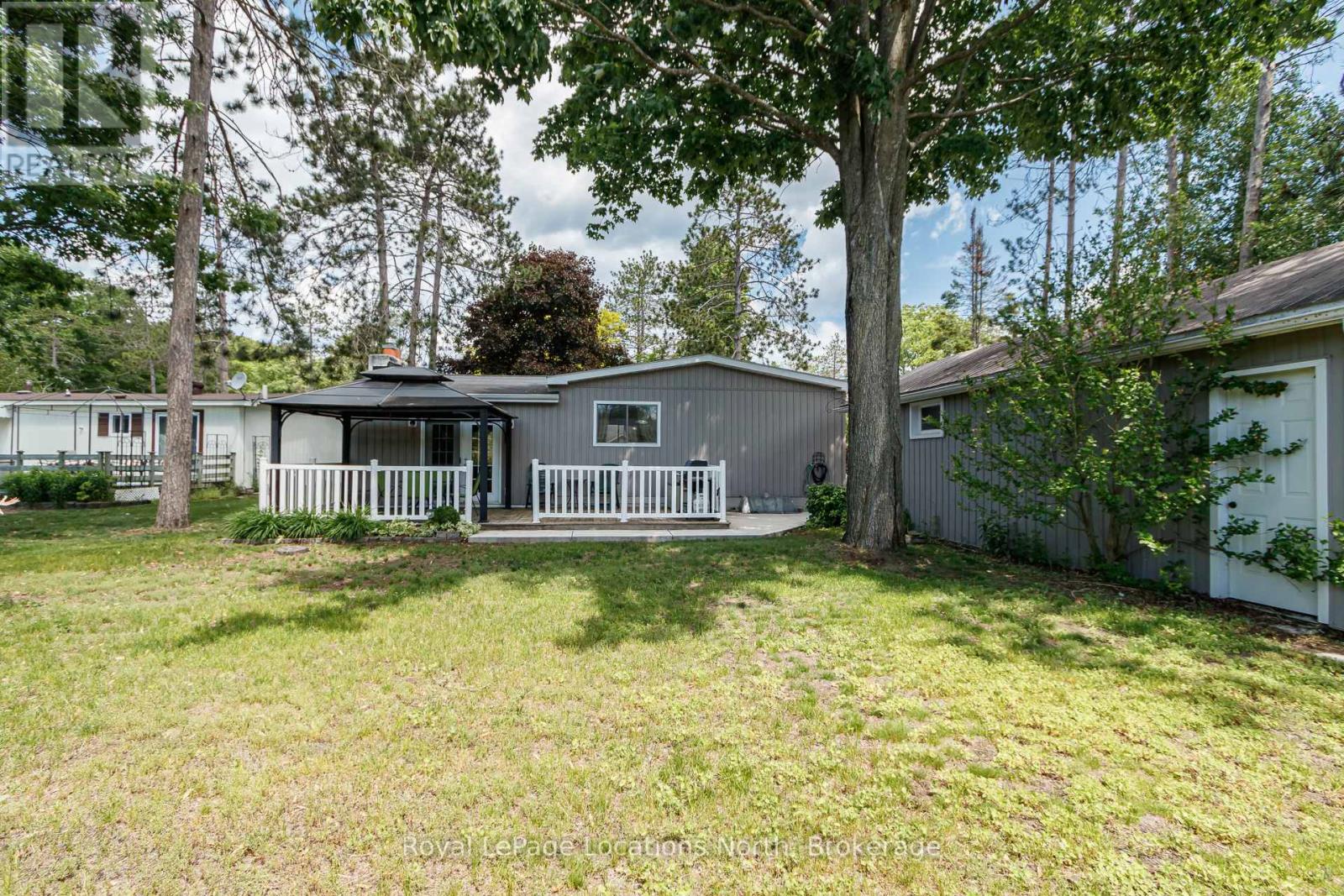 5 GOLF AVENUE E - 8