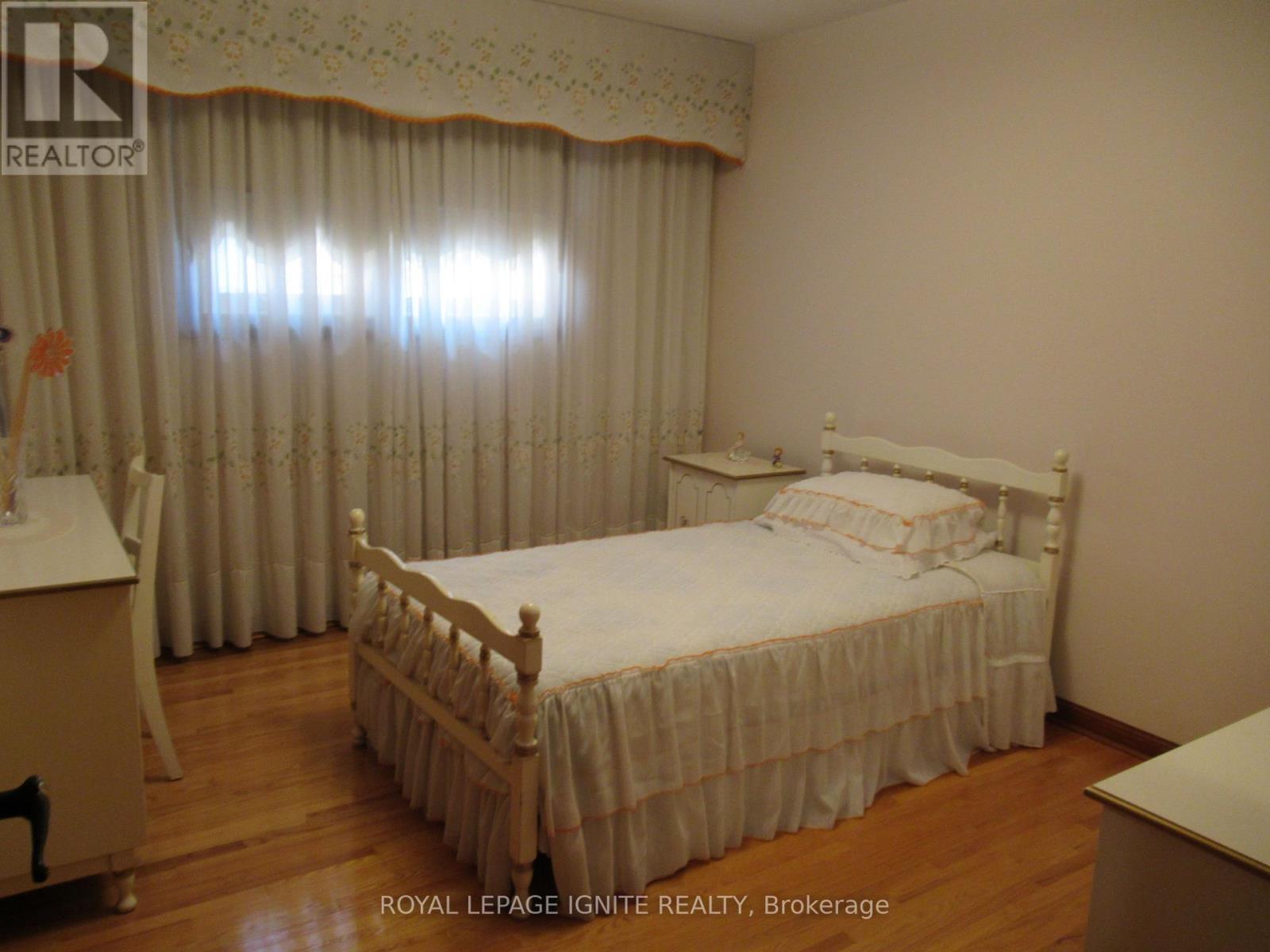 8 NEWLOVE COURT - 11