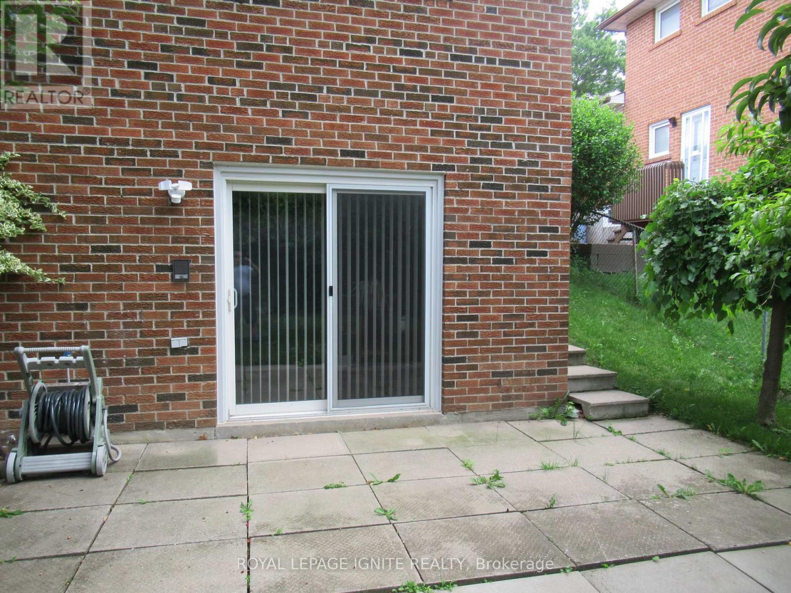 8 NEWLOVE COURT - 25