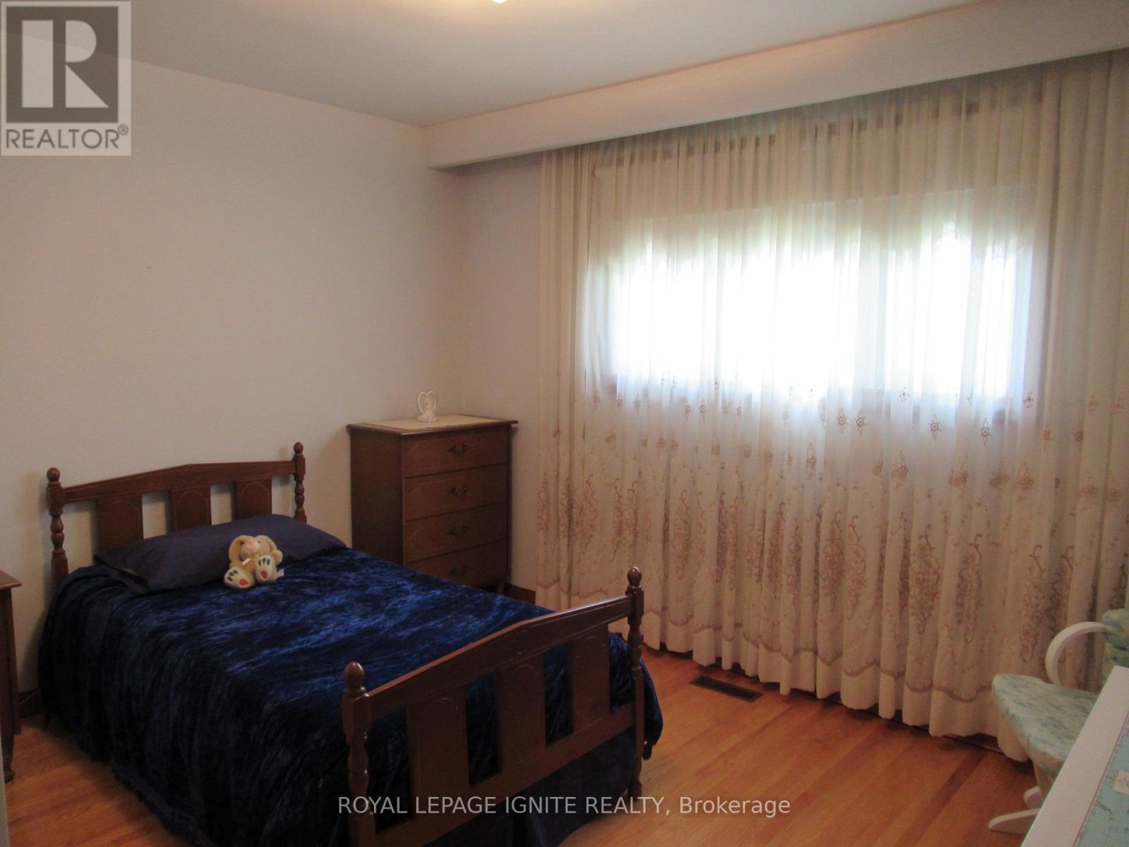 8 NEWLOVE COURT - 7