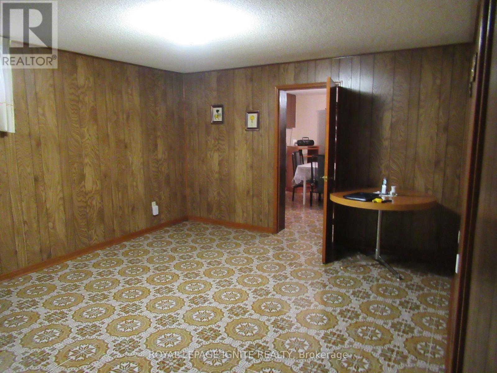 8 NEWLOVE COURT - 17