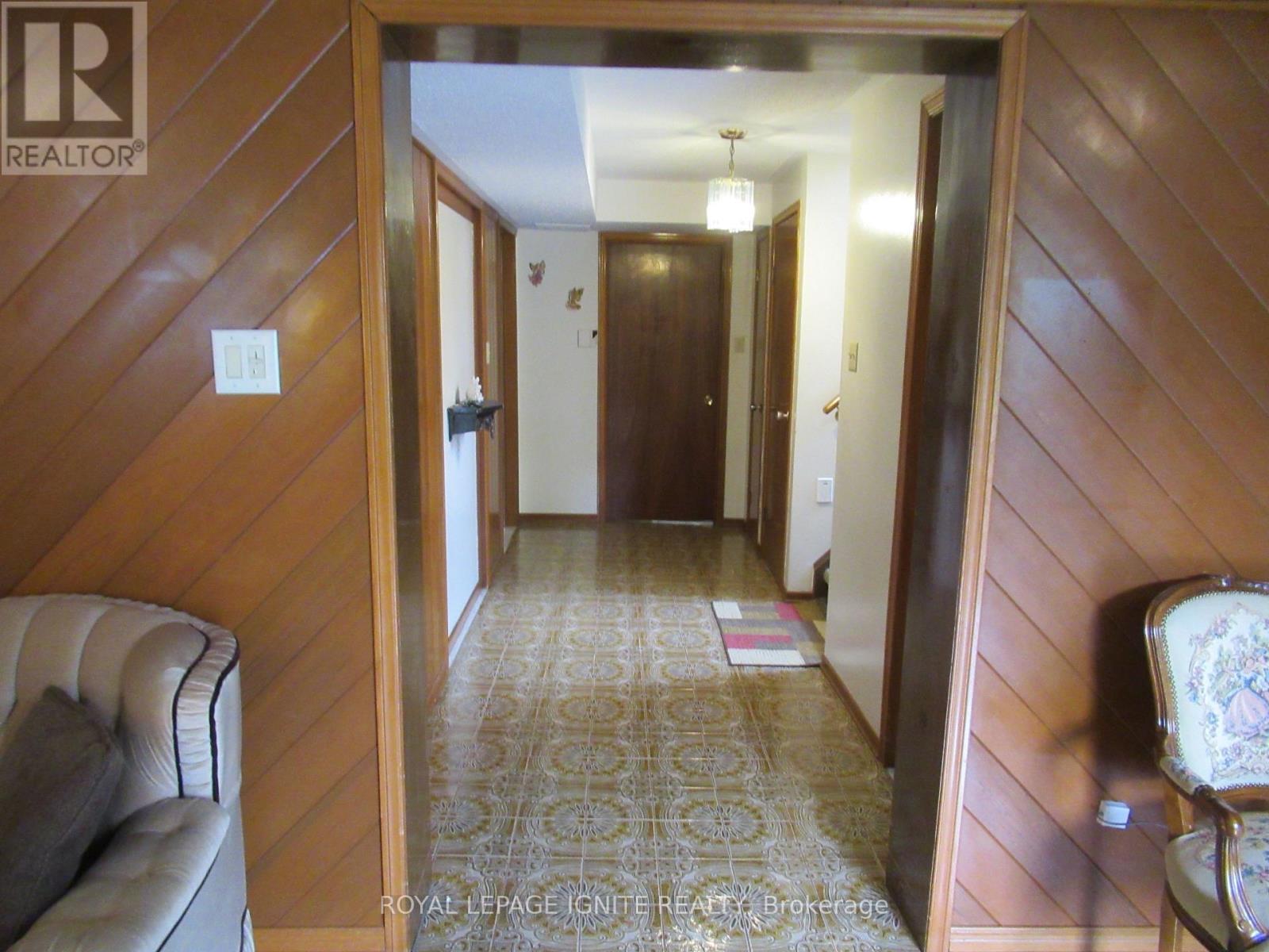 8 NEWLOVE COURT - 15