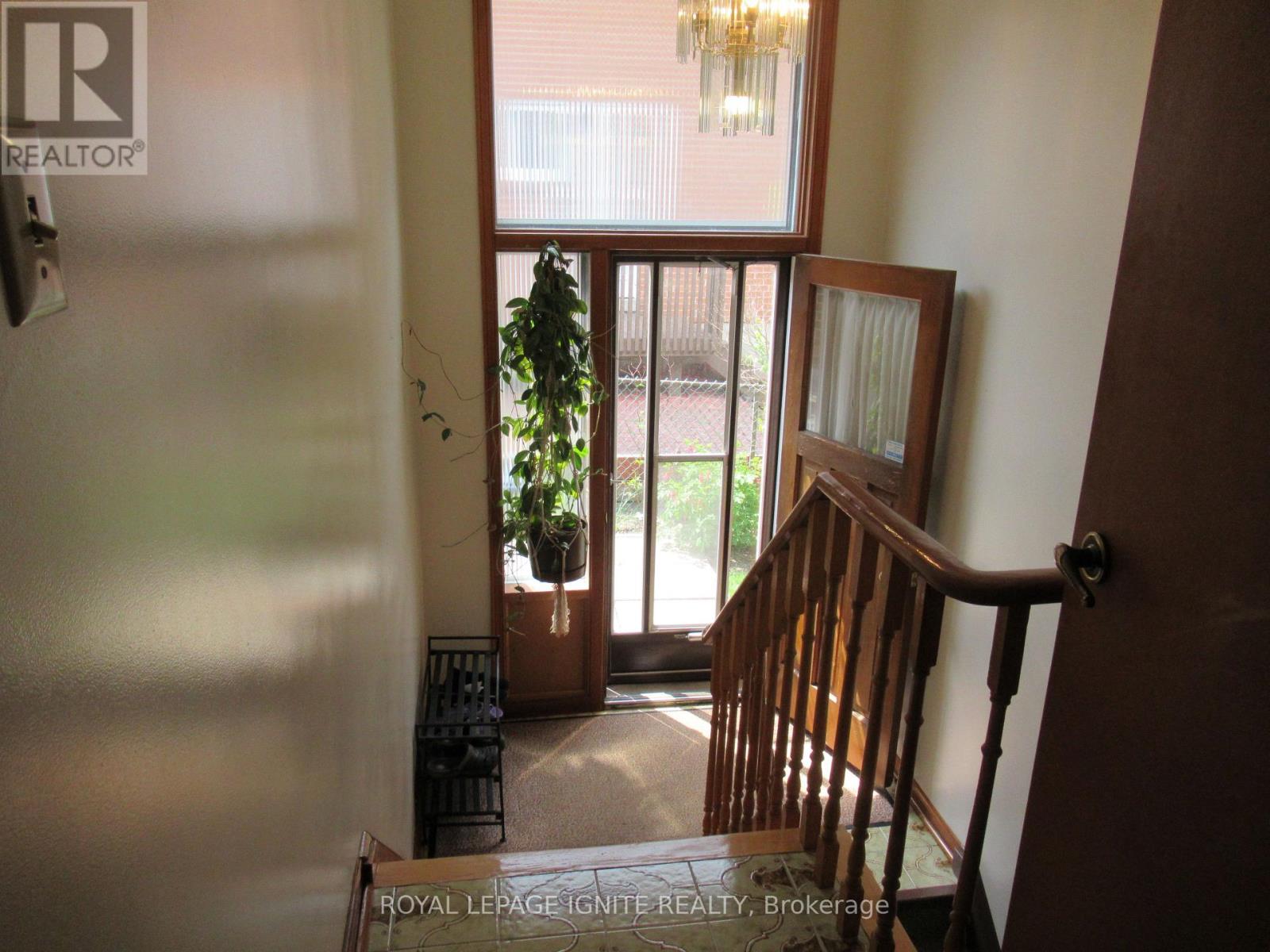 8 NEWLOVE COURT - 12