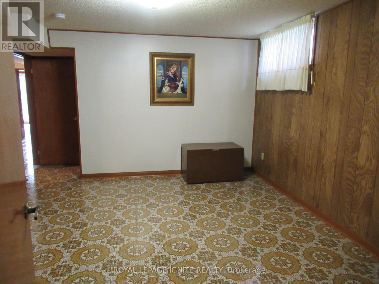 8 NEWLOVE COURT - 18