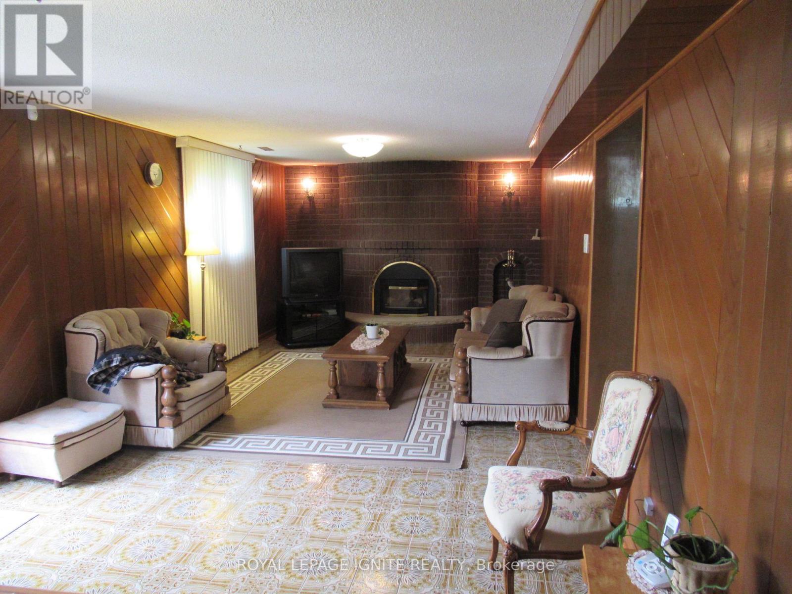 8 NEWLOVE COURT - 13
