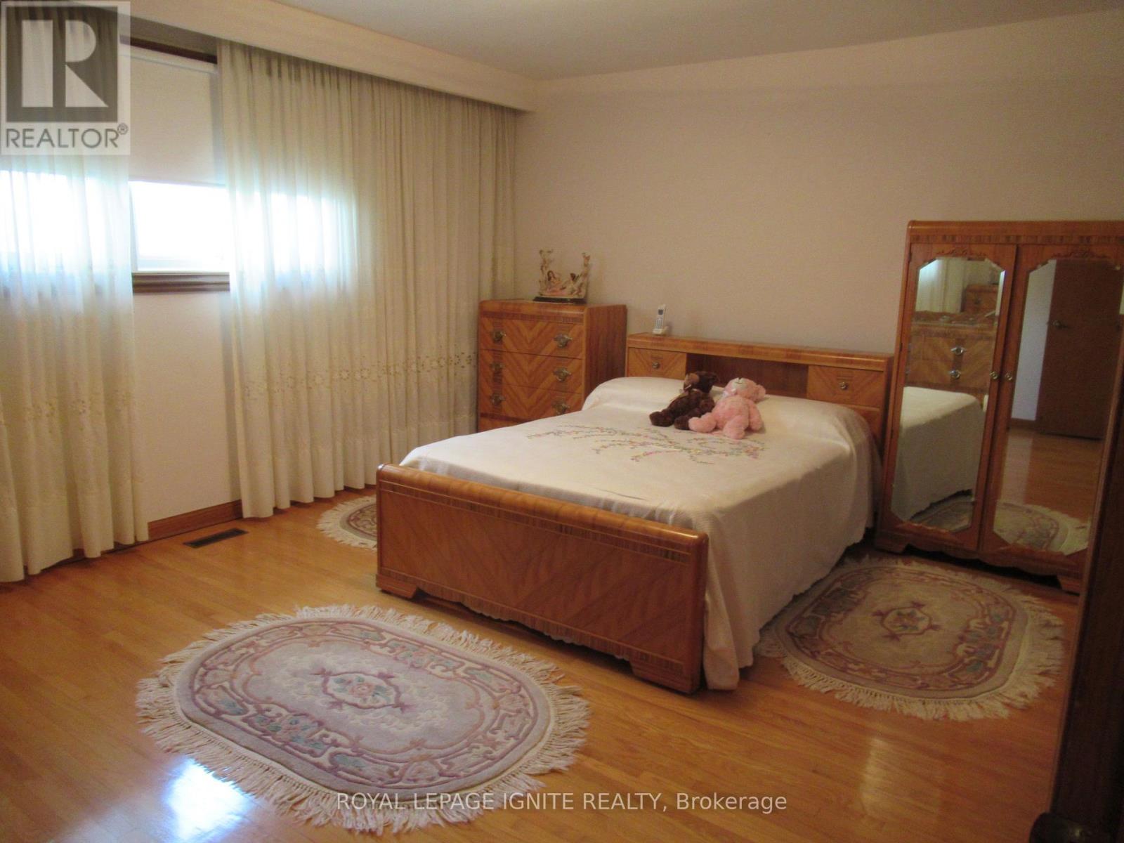 8 NEWLOVE COURT - 6