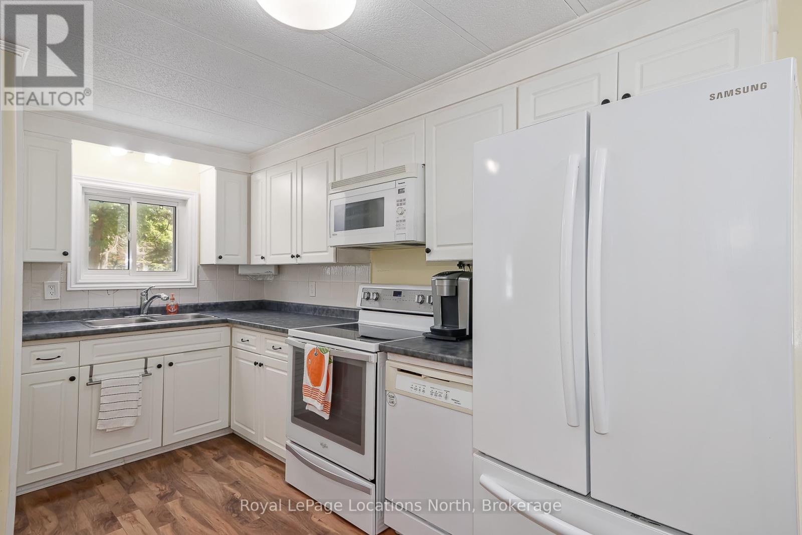 5 GOLF AVENUE E - 11