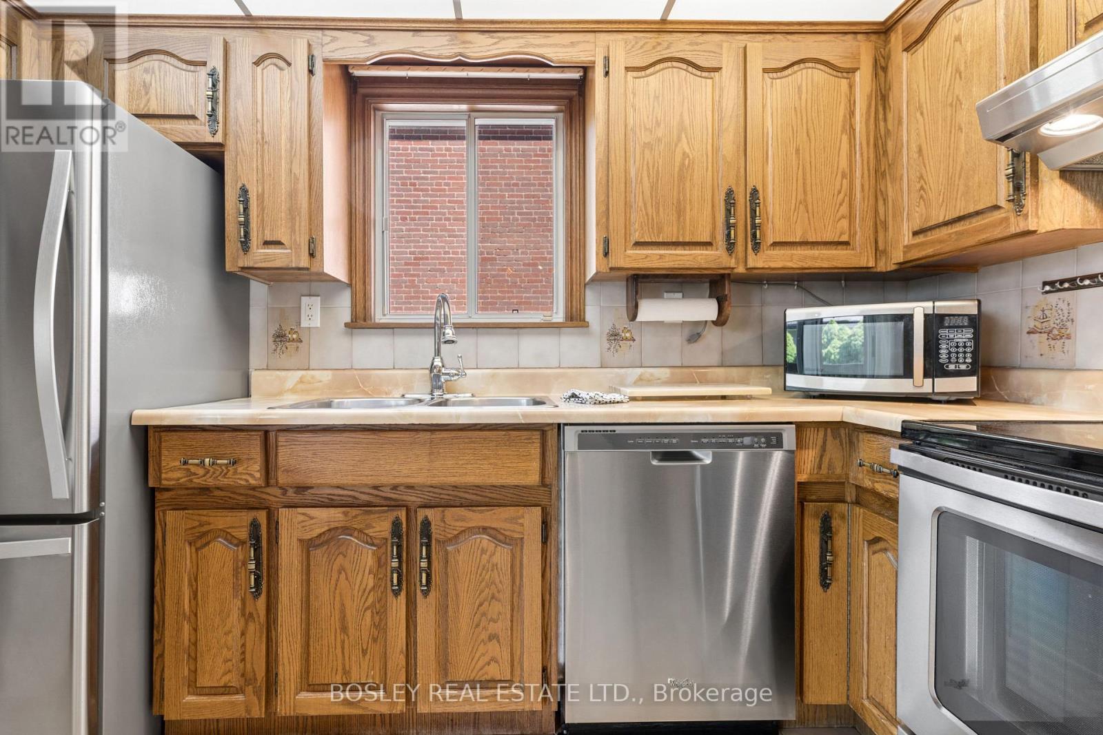 96 MACDONALD AVENUE - 18