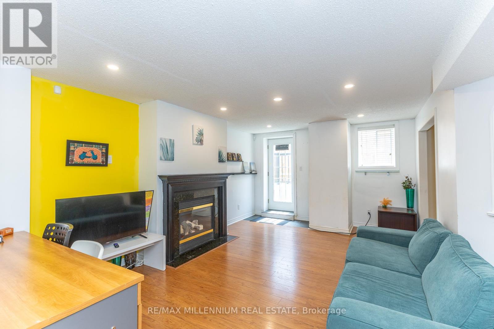 28 DONHERB CRESCENT - 26