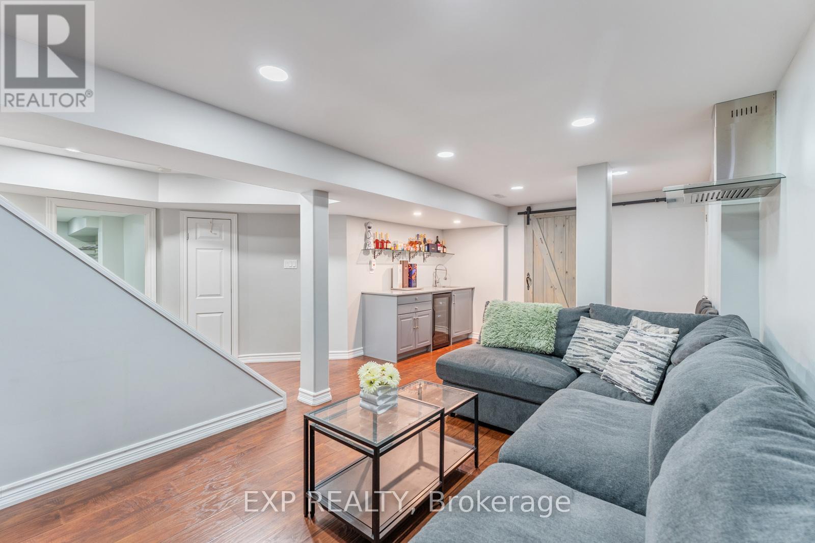 81 FARTHINGALE CRESCENT - 29