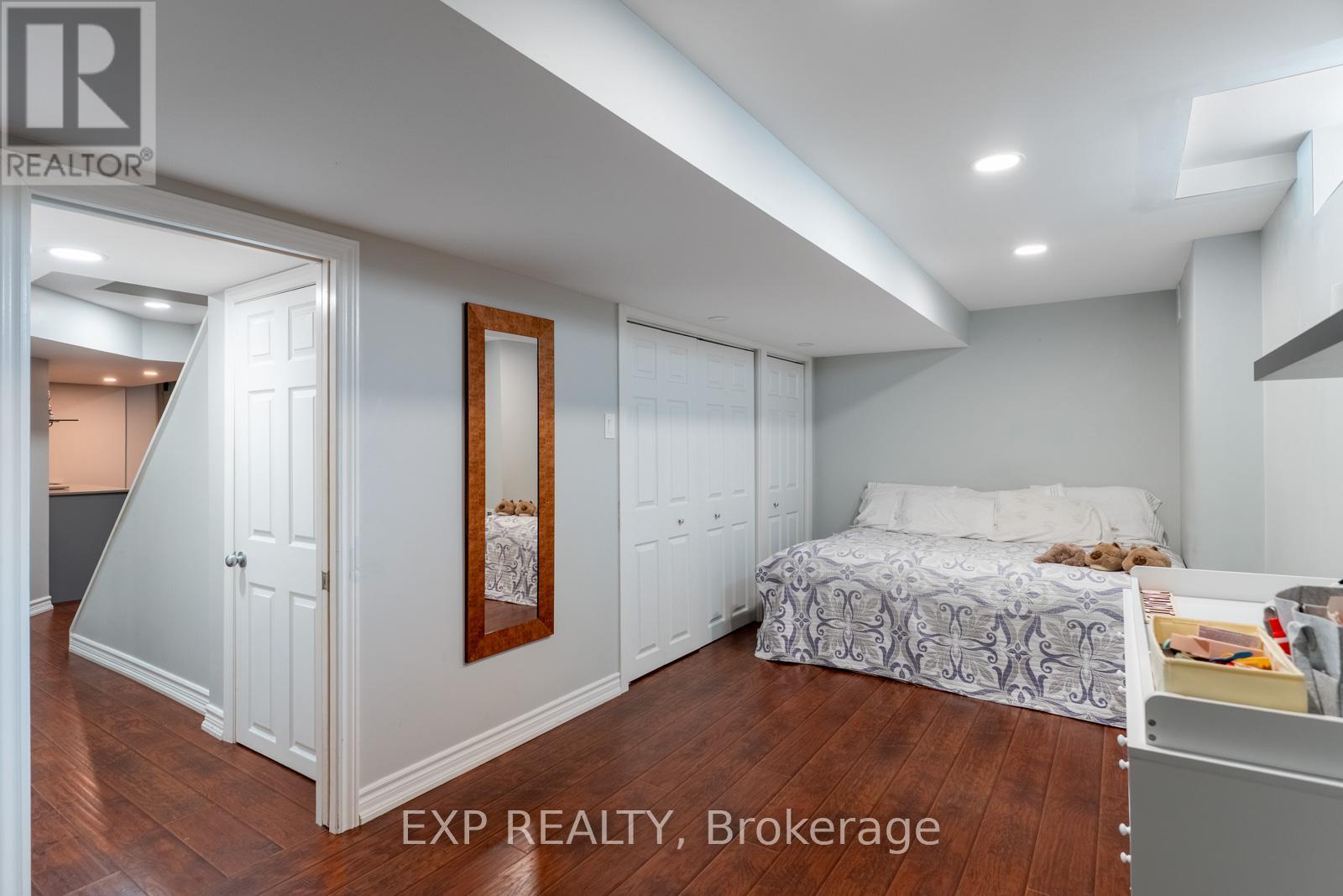 81 FARTHINGALE CRESCENT - 32