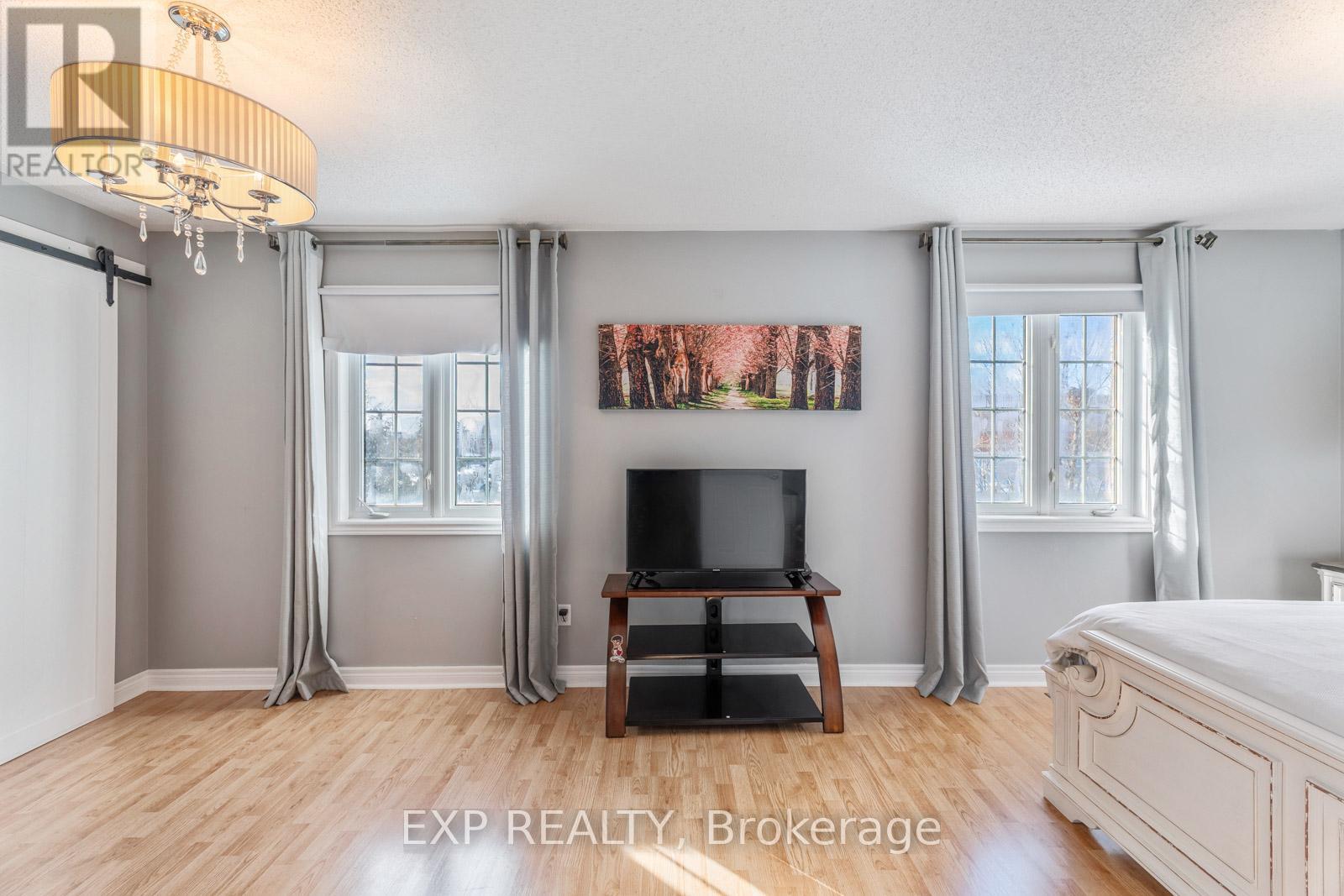 81 FARTHINGALE CRESCENT - 35