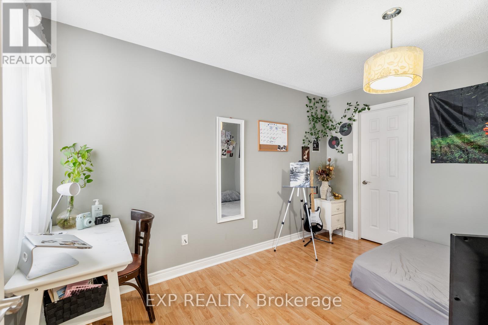 81 FARTHINGALE CRESCENT - 45