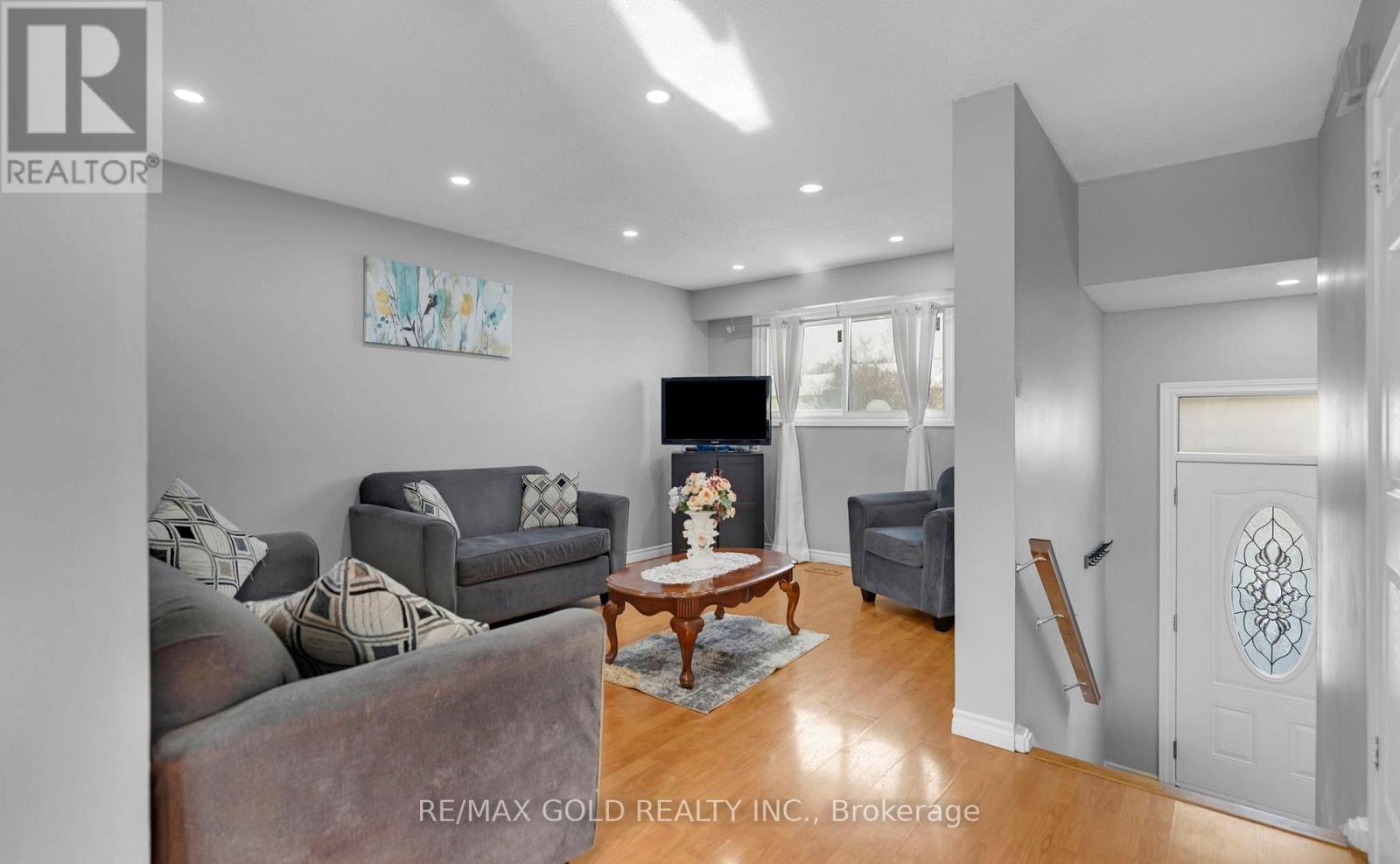 18 PETERSON COURT - 8