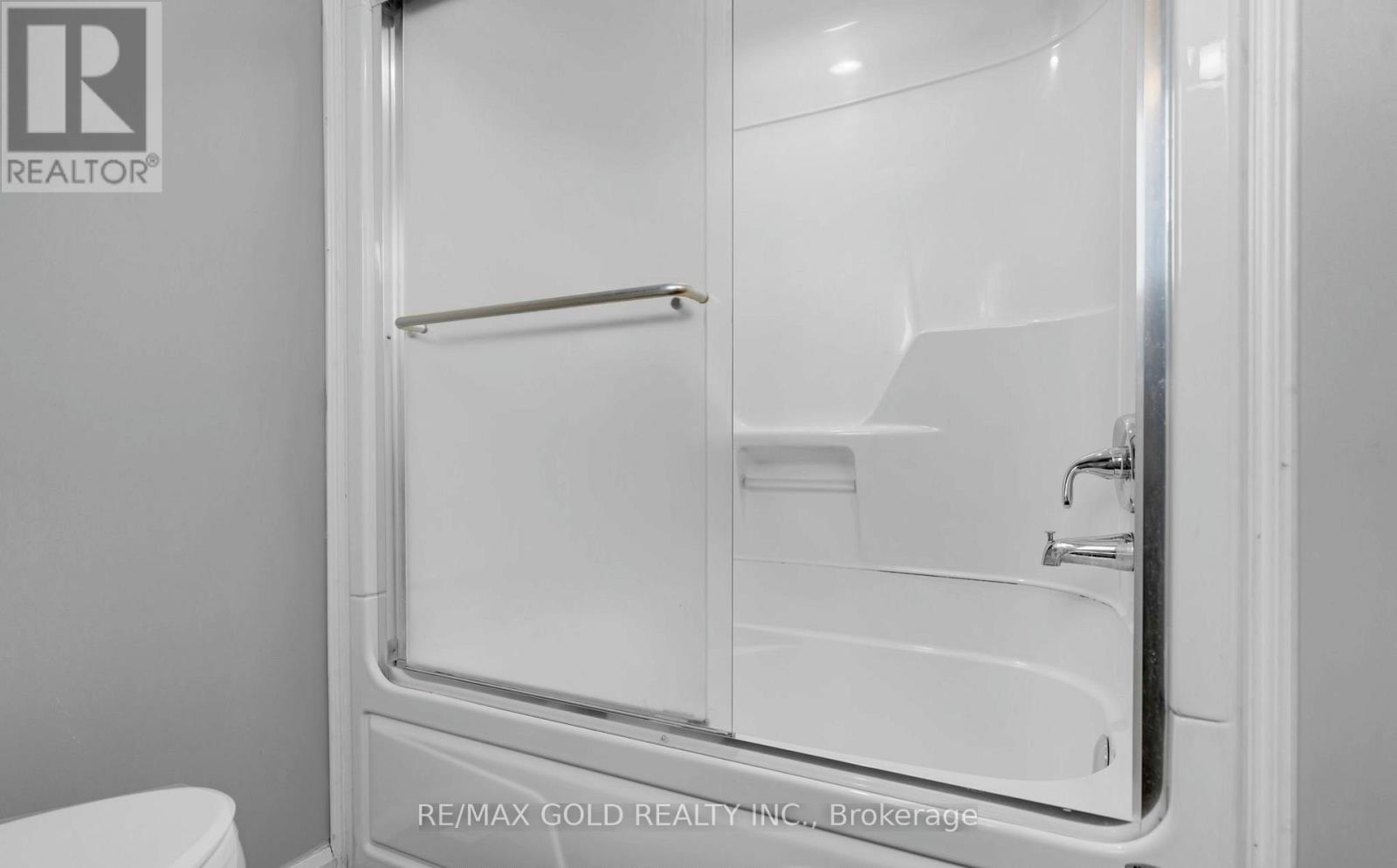 18 PETERSON COURT - 25