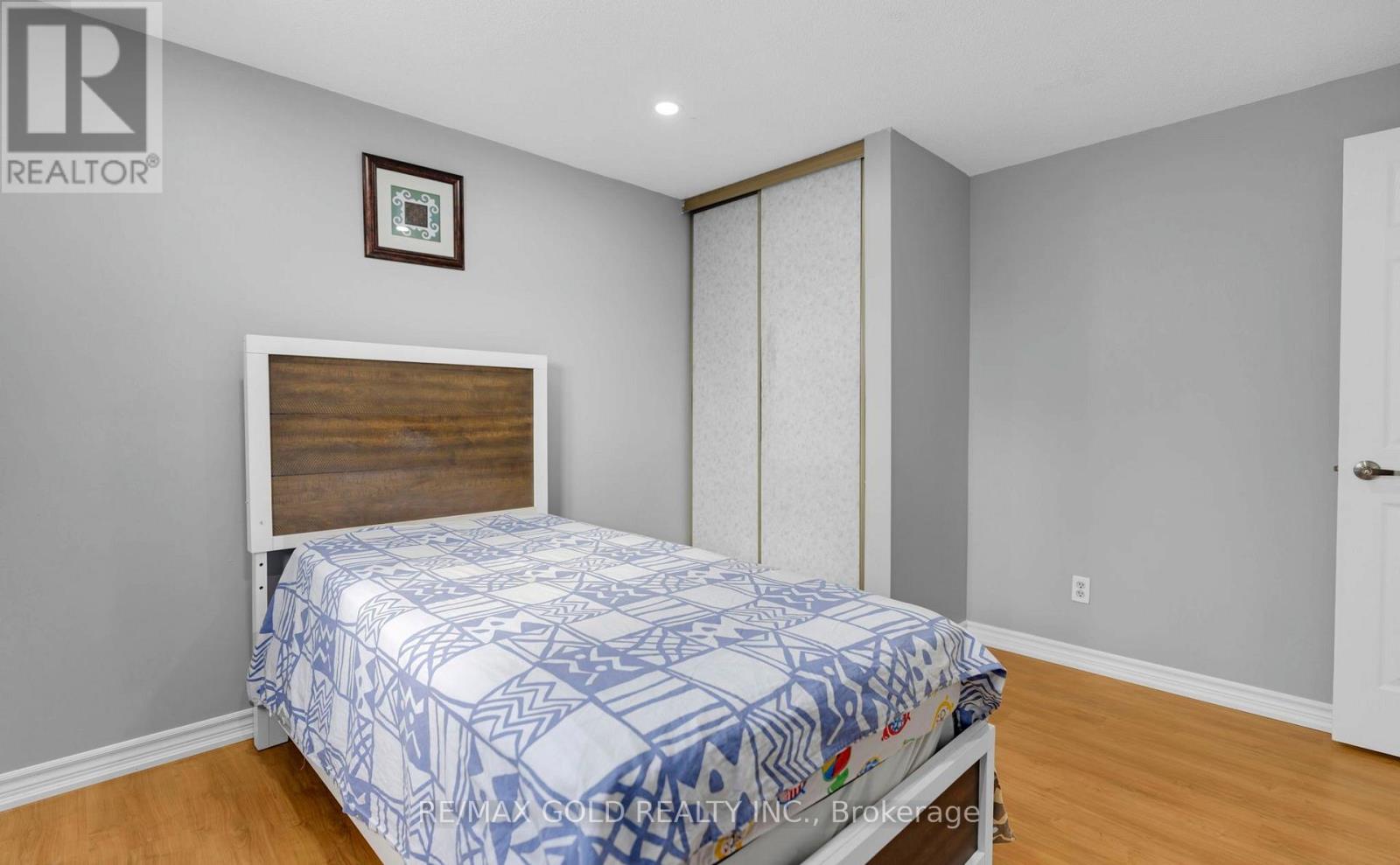 18 PETERSON COURT - 22