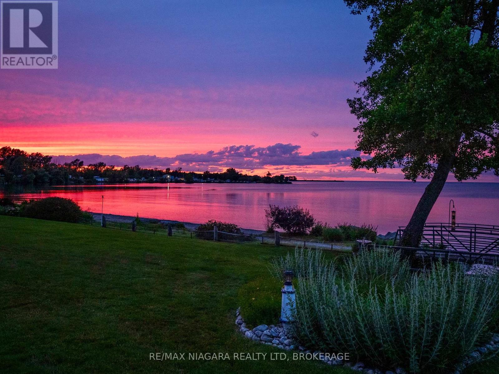 #23 5 LAKESIDE DRIVE W - 17