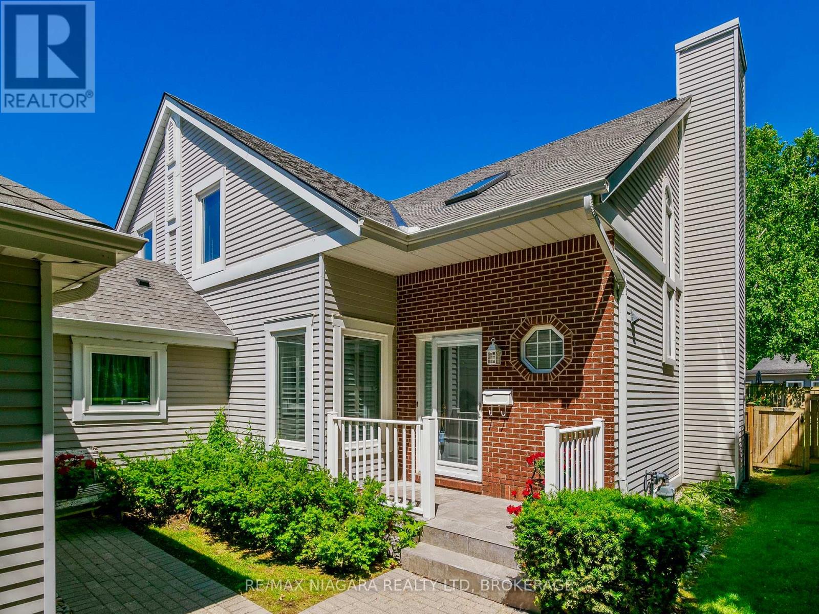 #23 5 LAKESIDE DRIVE W - 1
